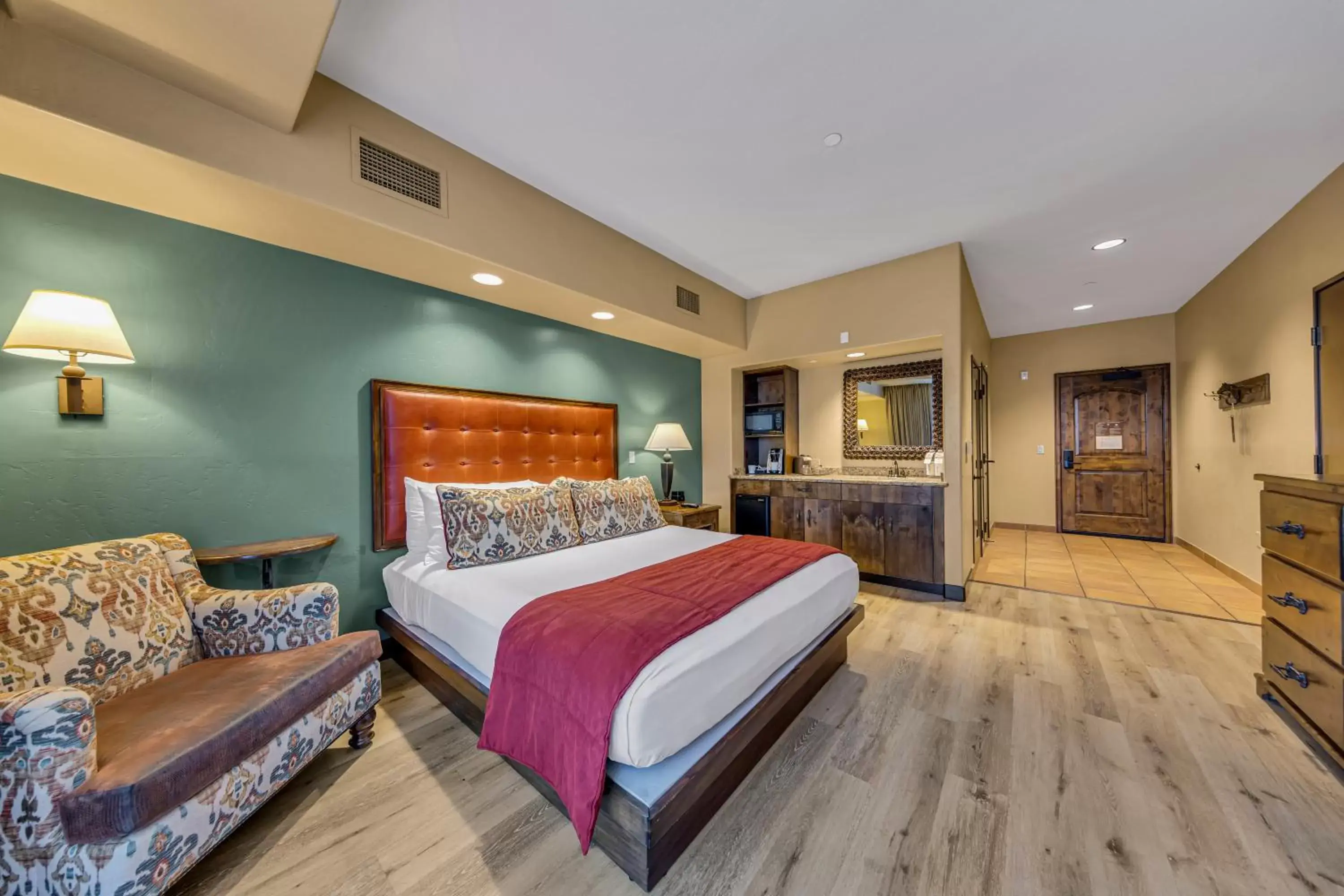 Bed in The Murieta Inn and Spa