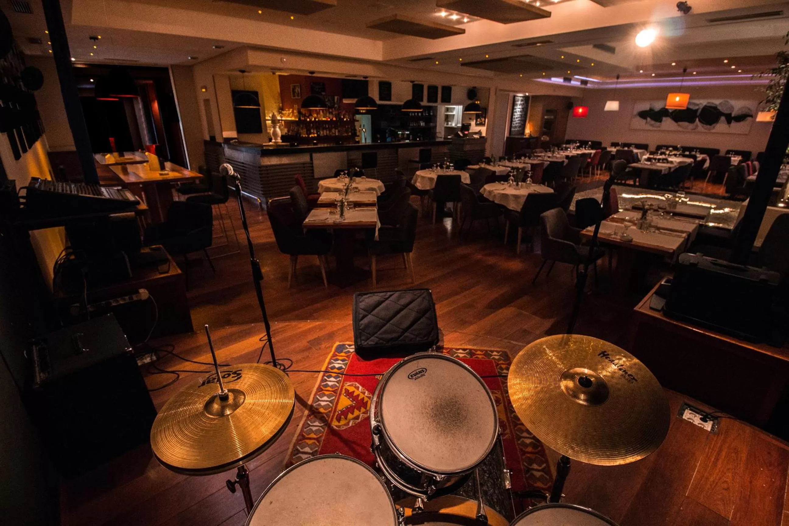 Restaurant/places to eat in Le Pietri Urban Hotel