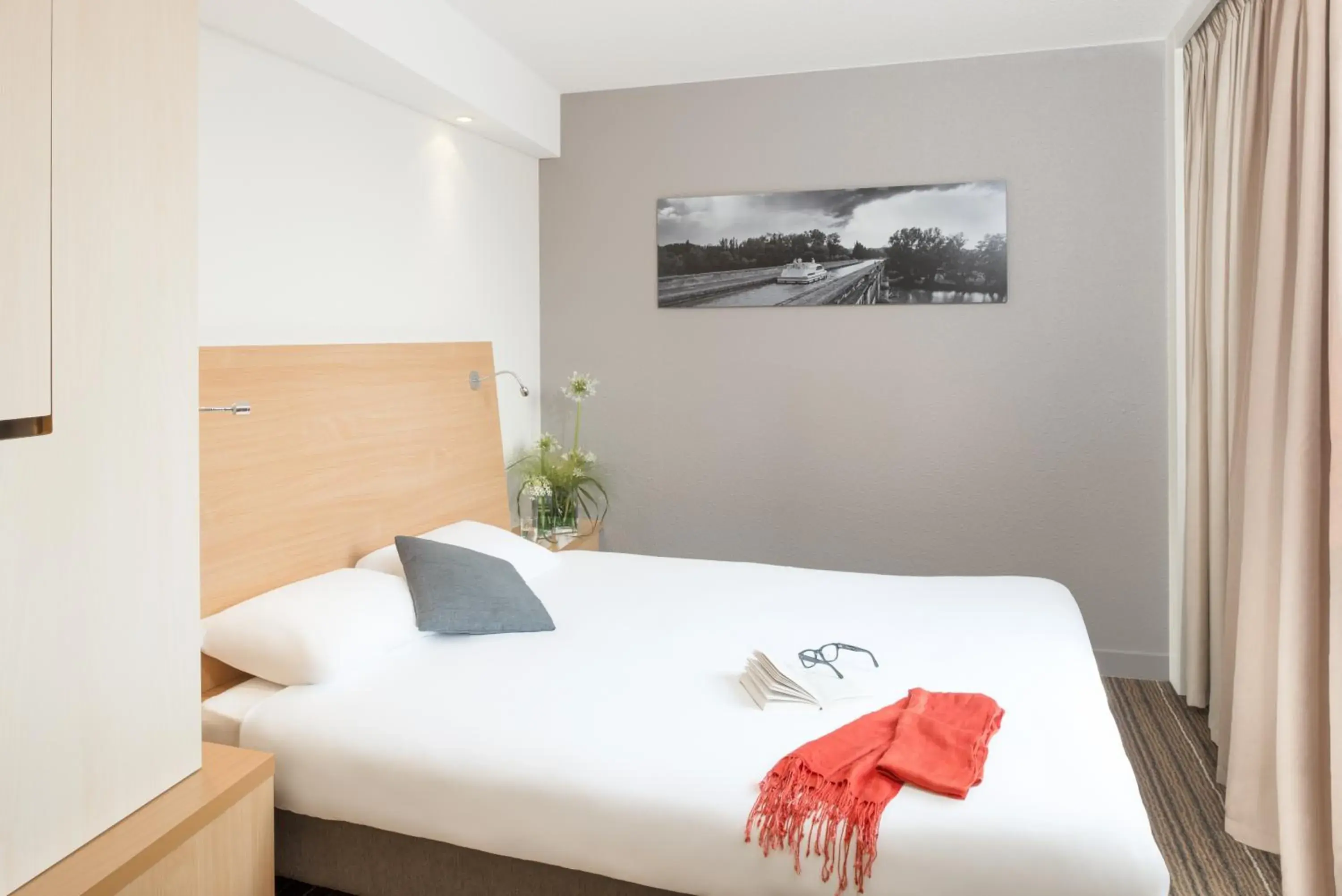 Bedroom, Bed in Aparthotel Adagio Toulouse Centre Ramblas