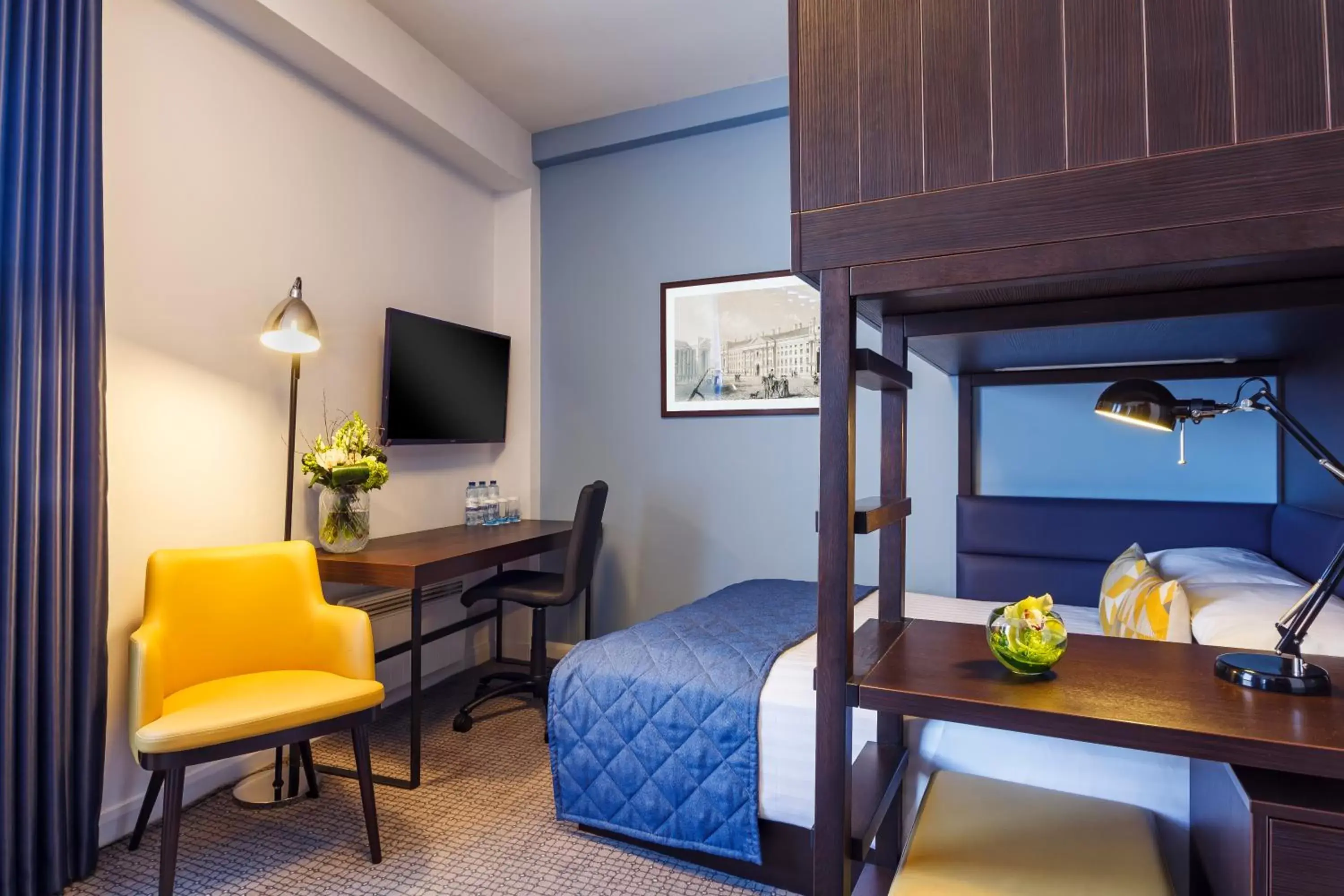 Bed, TV/Entertainment Center in Temple Bar Hotel