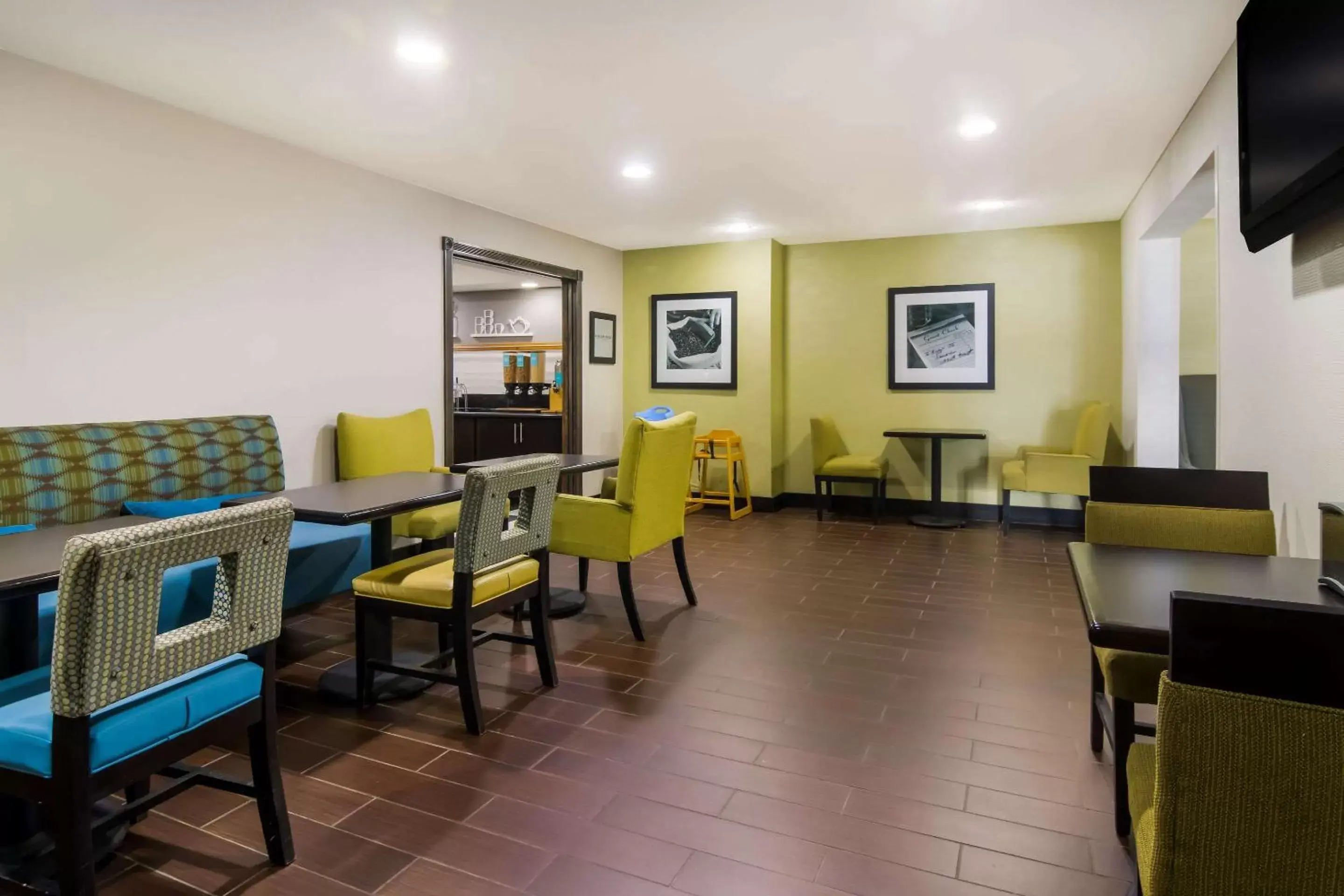 Breakfast, Restaurant/Places to Eat in Comfort Inn