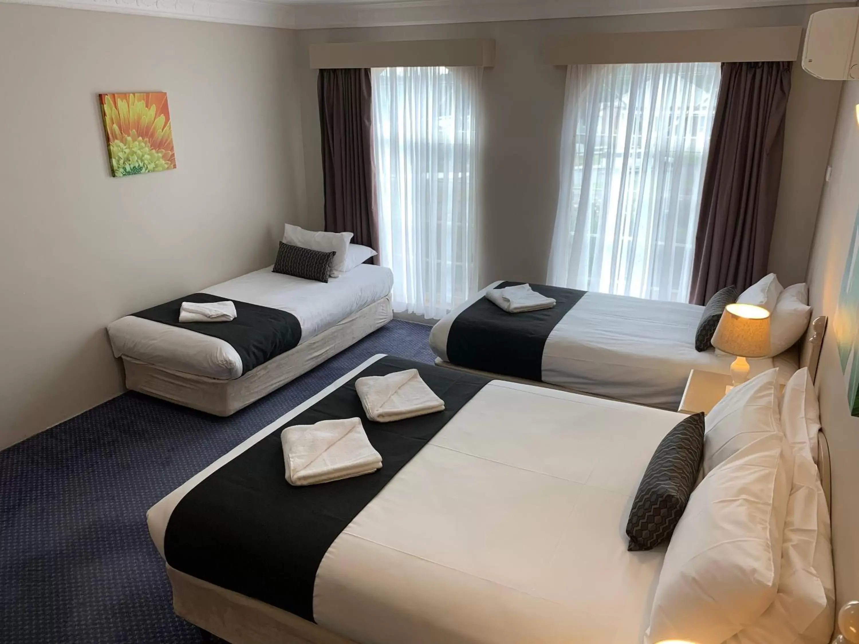 Family Room (4 Adults) in Heritage Motor Inn Goulburn Family Room (4 Adults) in Heritage Motor Inn Goulburn