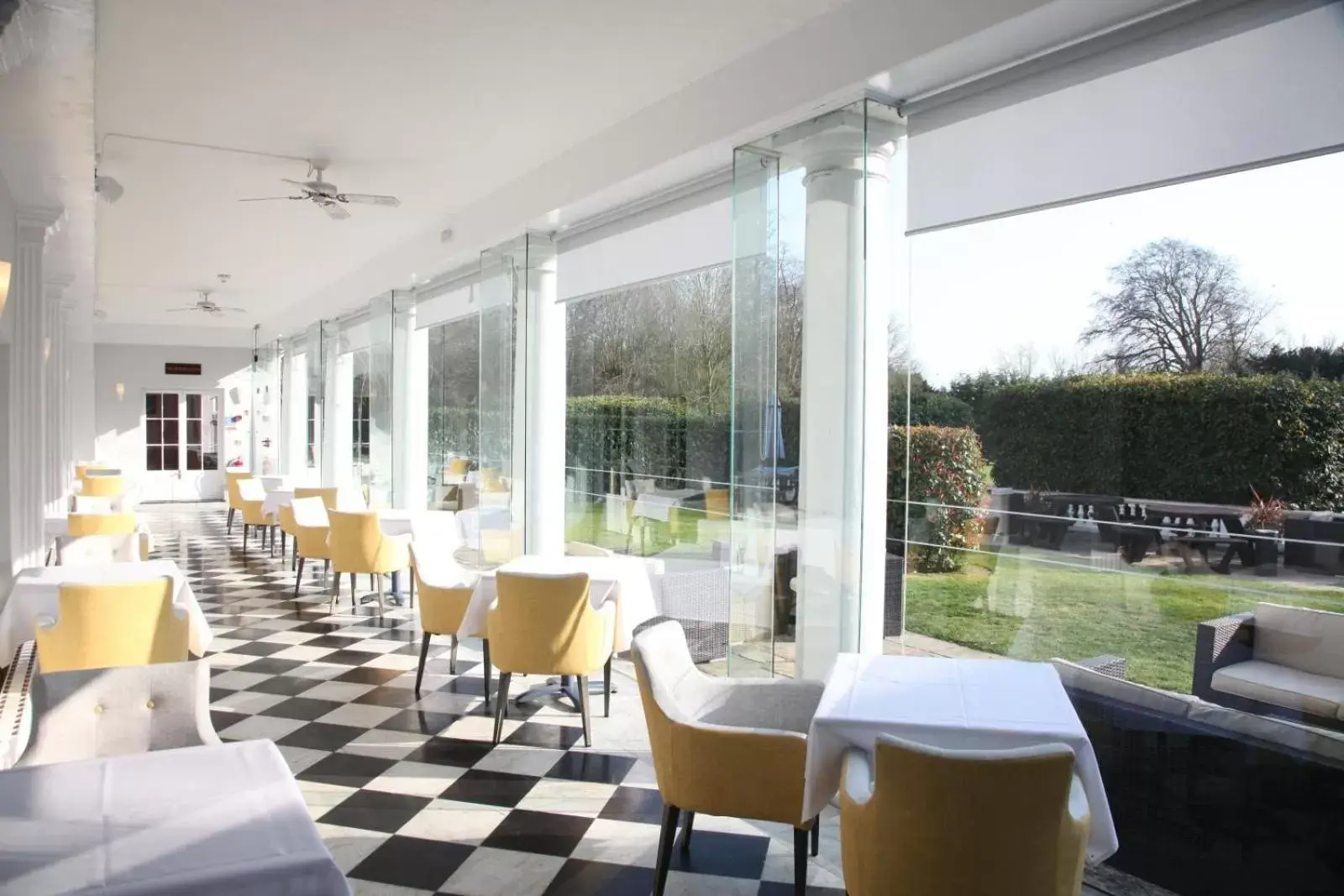 Restaurant/Places to Eat in Manor Of Groves Hotel