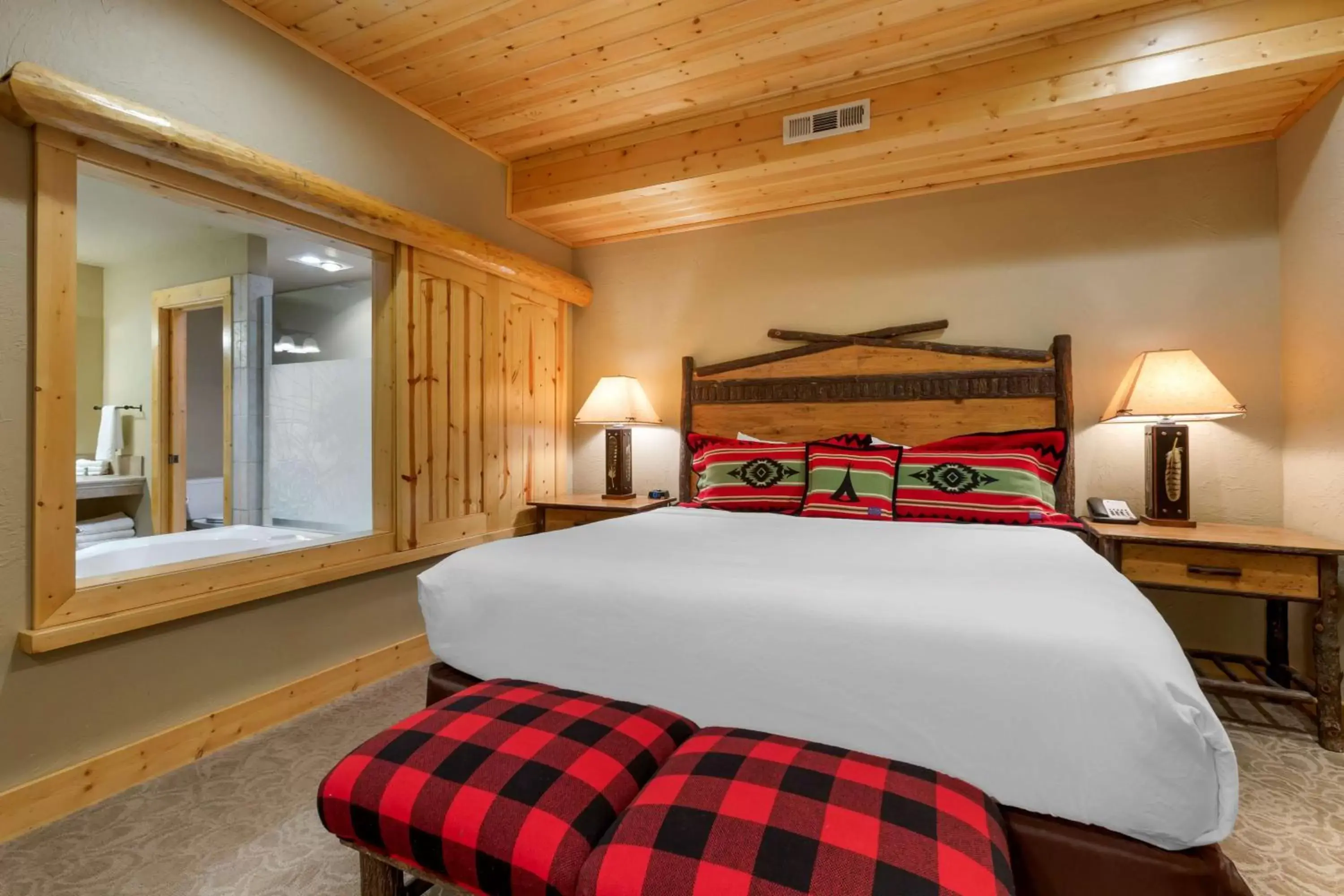 Photo of the whole room, Bed in Best Western Ponderosa Lodge