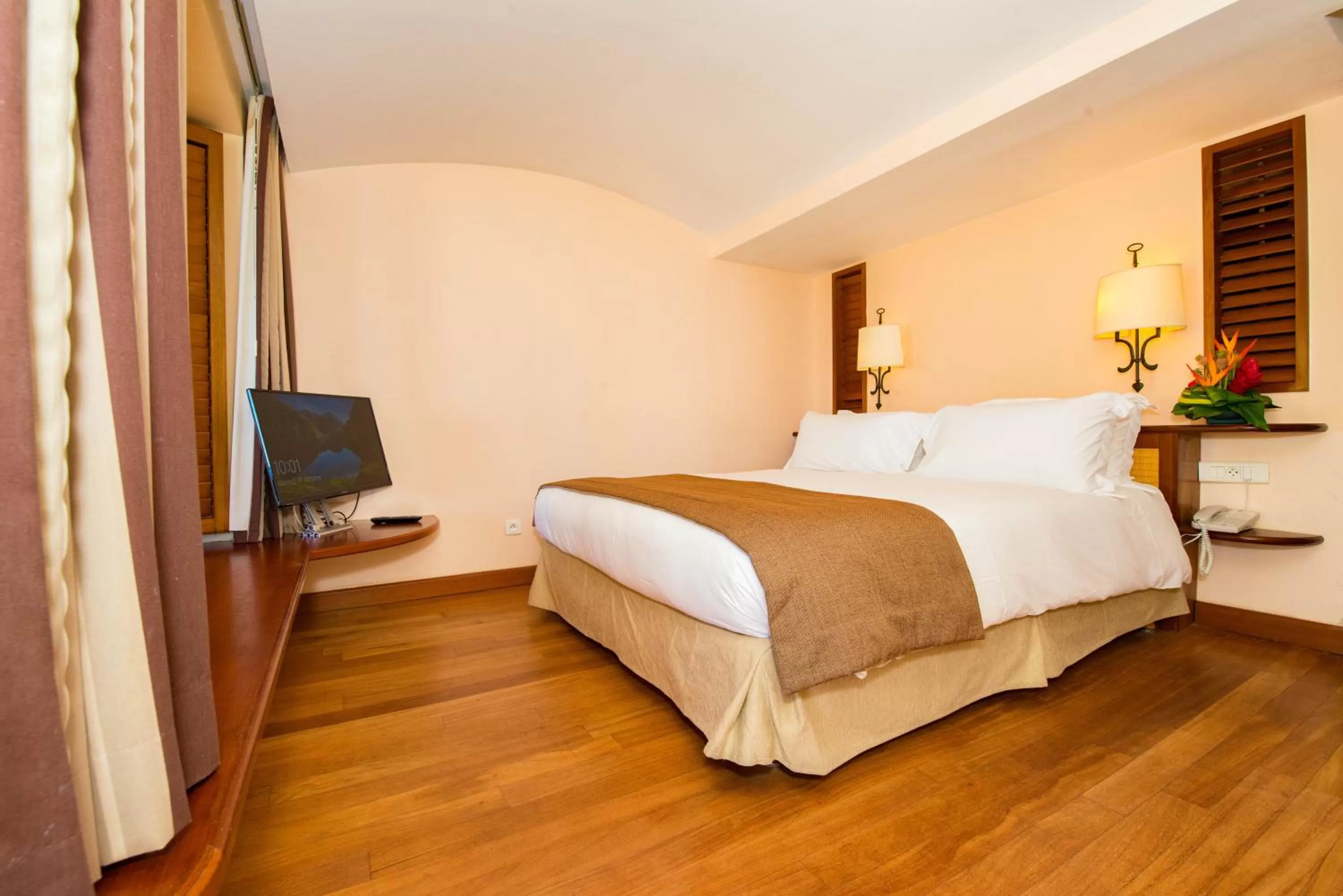 Bedroom, Bed in Hotel Bakoua Martinique