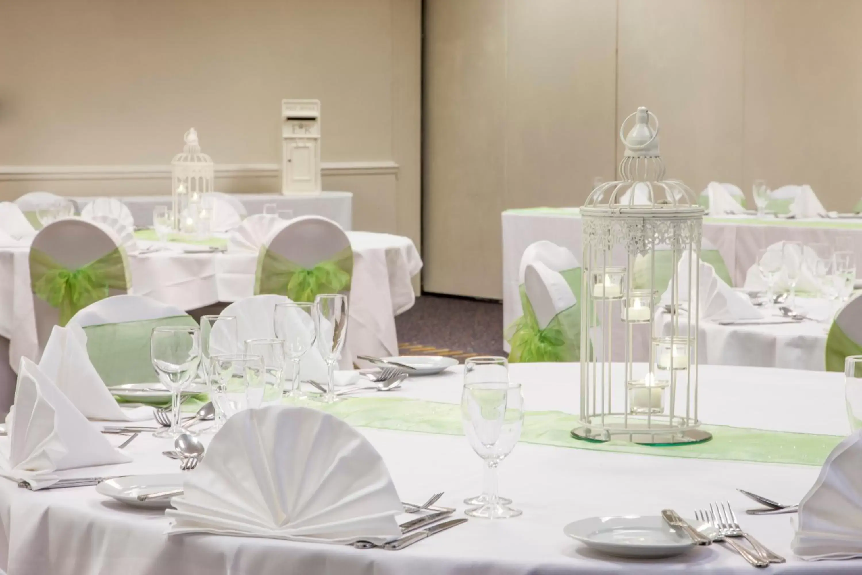 Meeting/conference room, Restaurant/Places to Eat in Holiday Inn Runcorn M56 Junction 12, an IHG Hotel