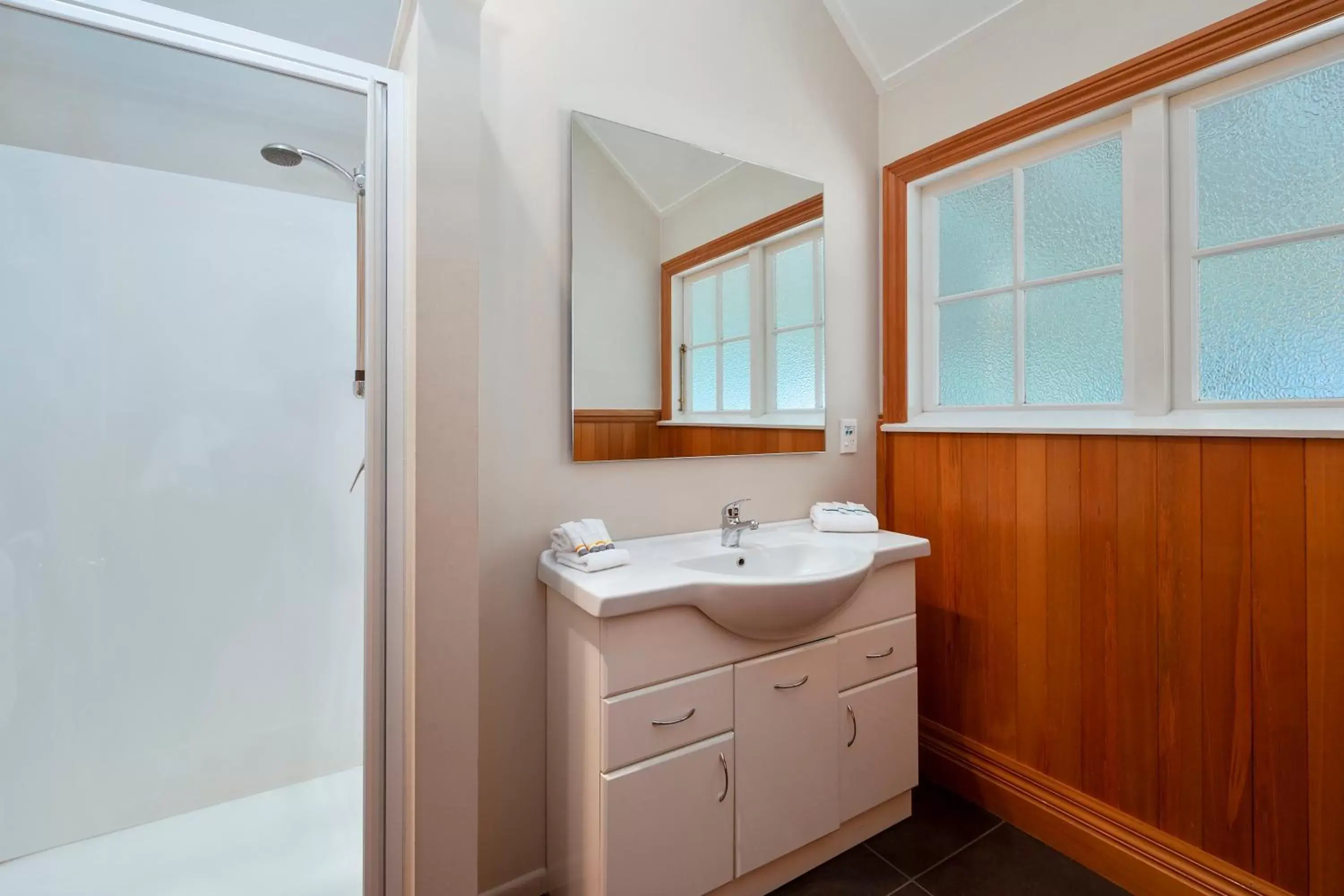 Bathroom in Quality Suites Huka Falls