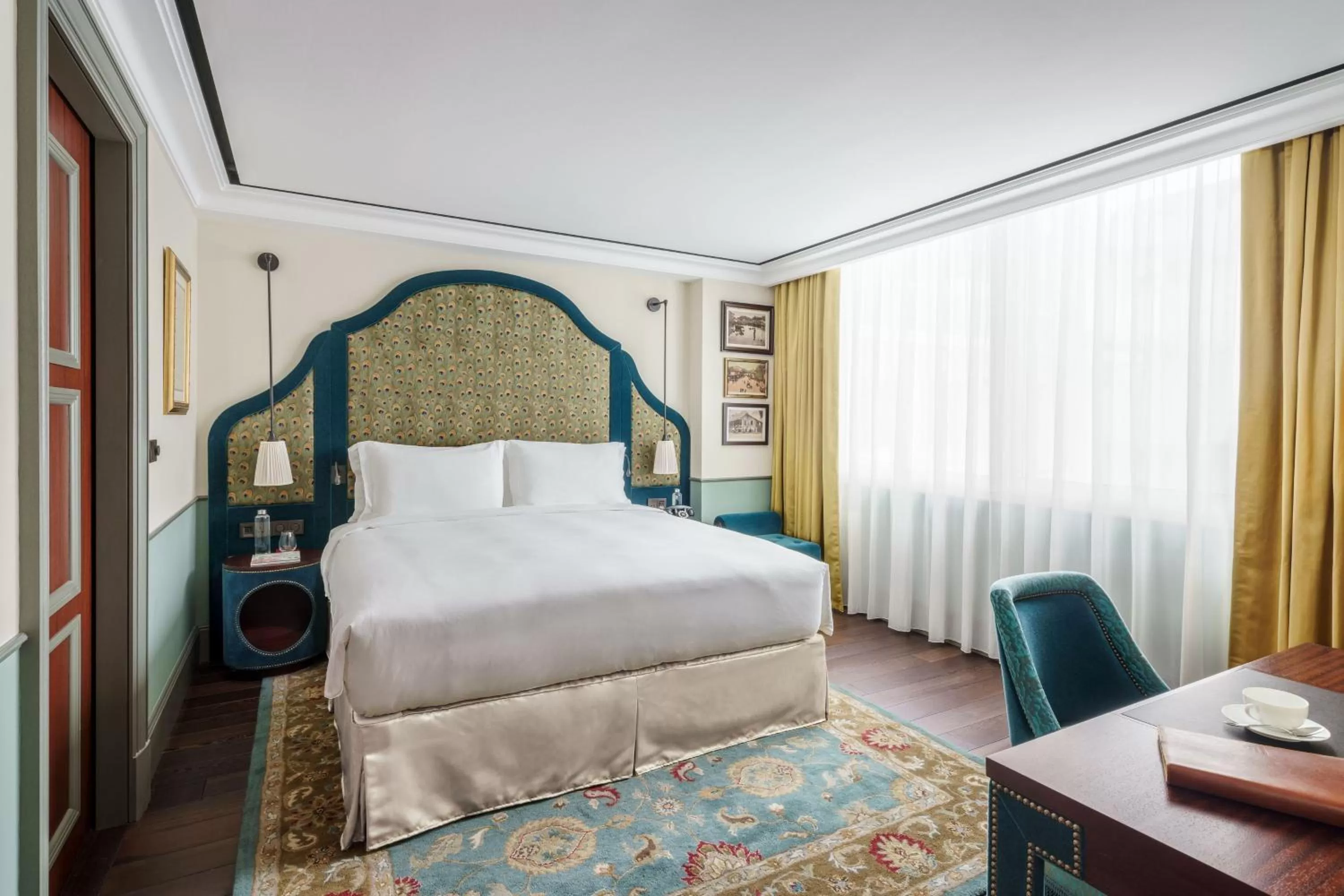 Photo of the whole room, Bed in Maxwell Reserve Singapore, Autograph Collection