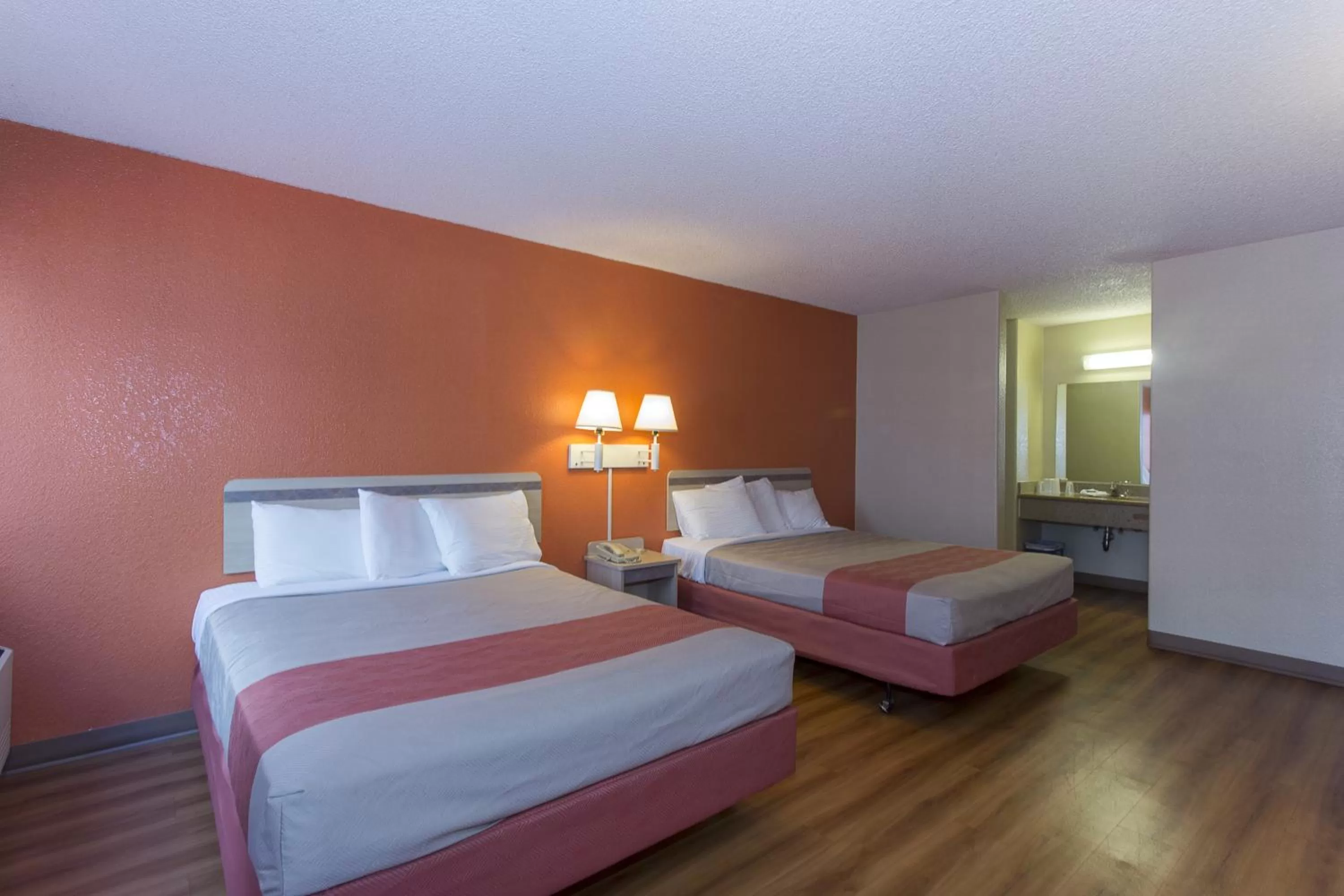 Photo of the whole room, Bed in Cathedral Hill Hotel