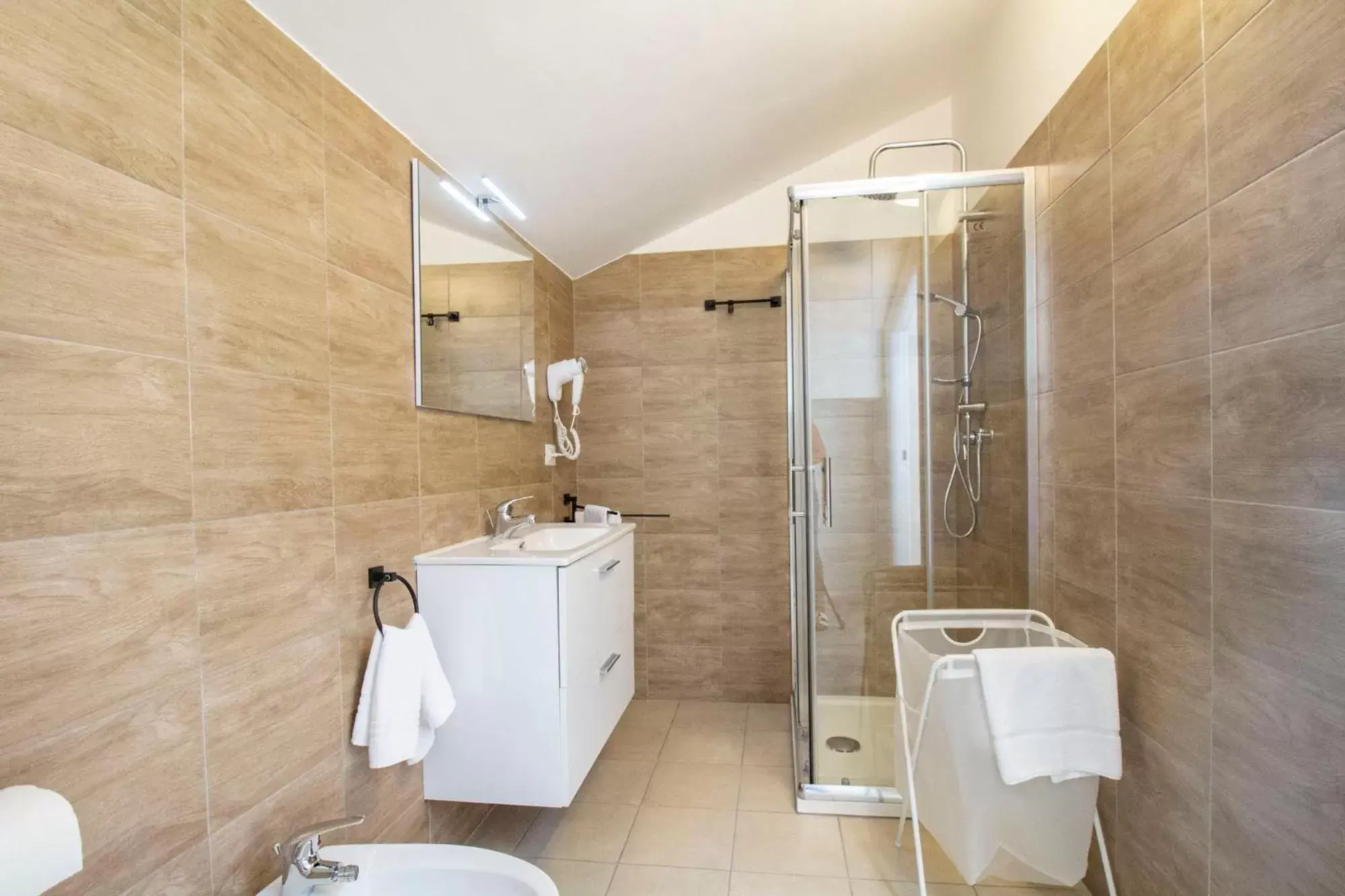 Bathroom in Royal Playa Suite and Apartament