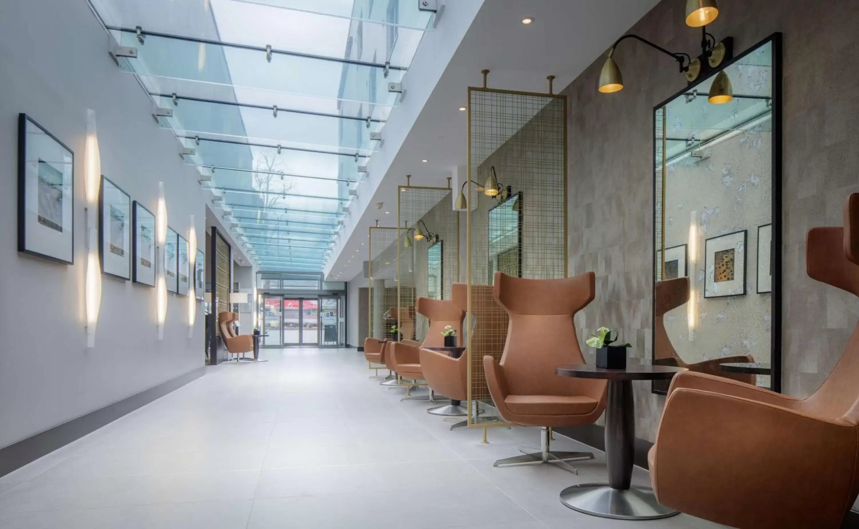 Lobby or reception in DoubleTree by Hilton London Heathrow Airport