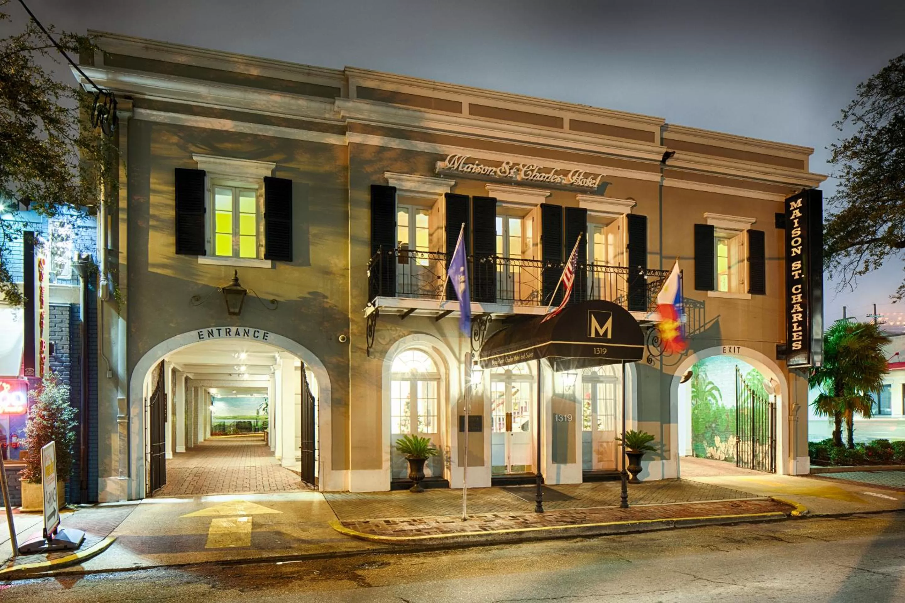 Property building in Maison Saint Charles