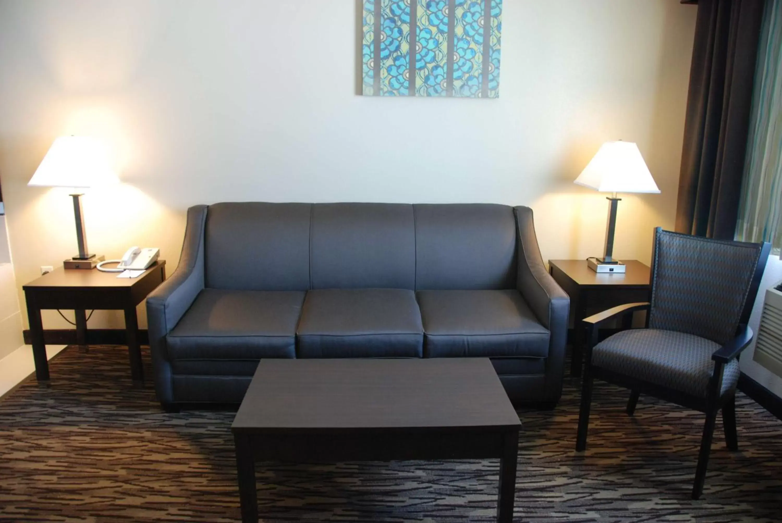 Photo of the whole room, Seating Area in Best Western Baraboo Inn