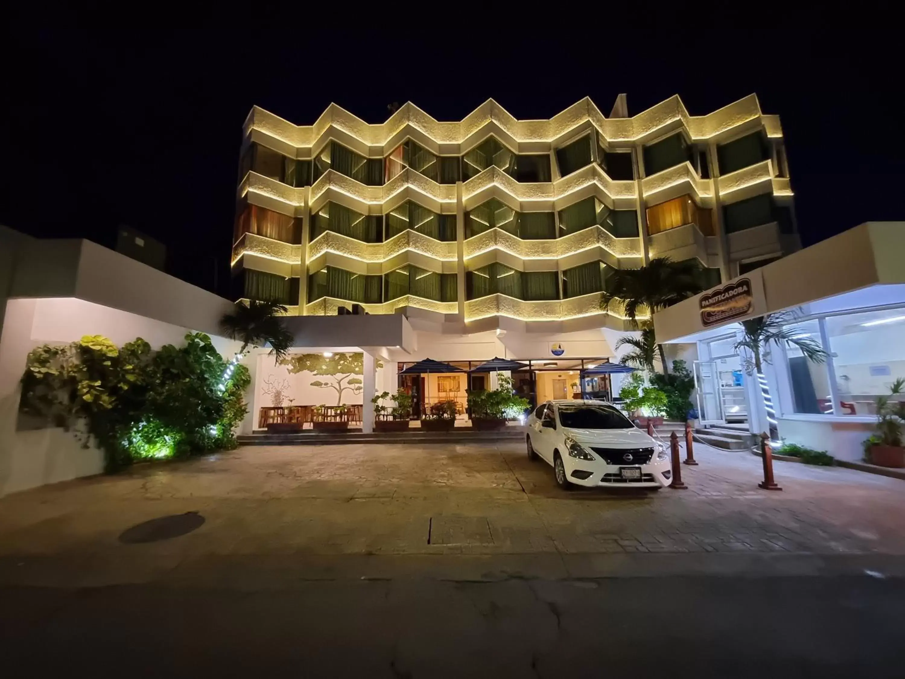 Facade/entrance, Property Building in Hotel Plaza Cozumel