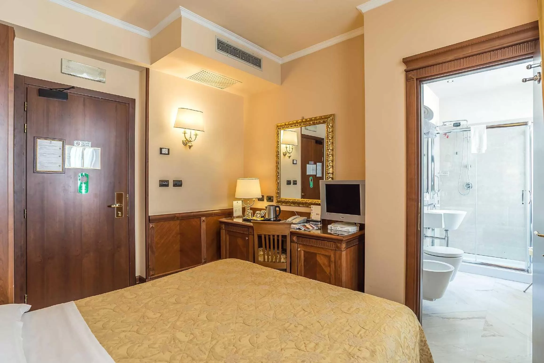 Photo of the whole room, Bed in Tmark Hotel Vaticano