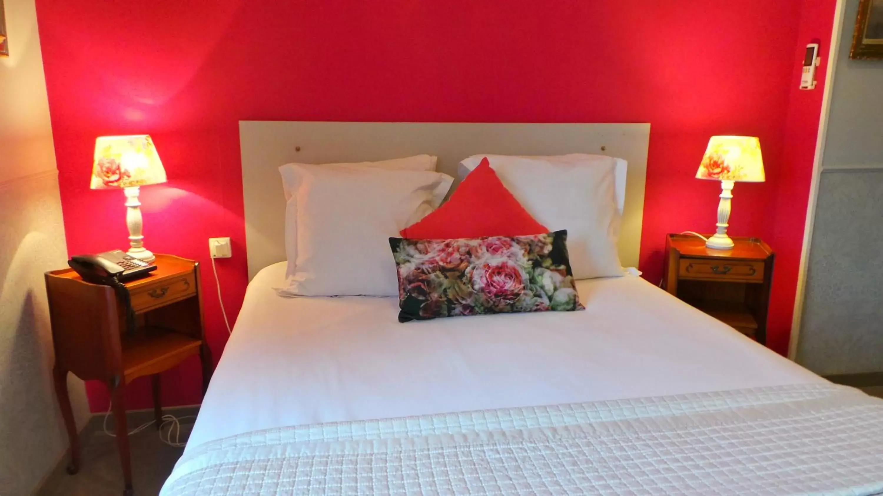 Decorative detail, Bed in Hotel Relais Du Postillon
