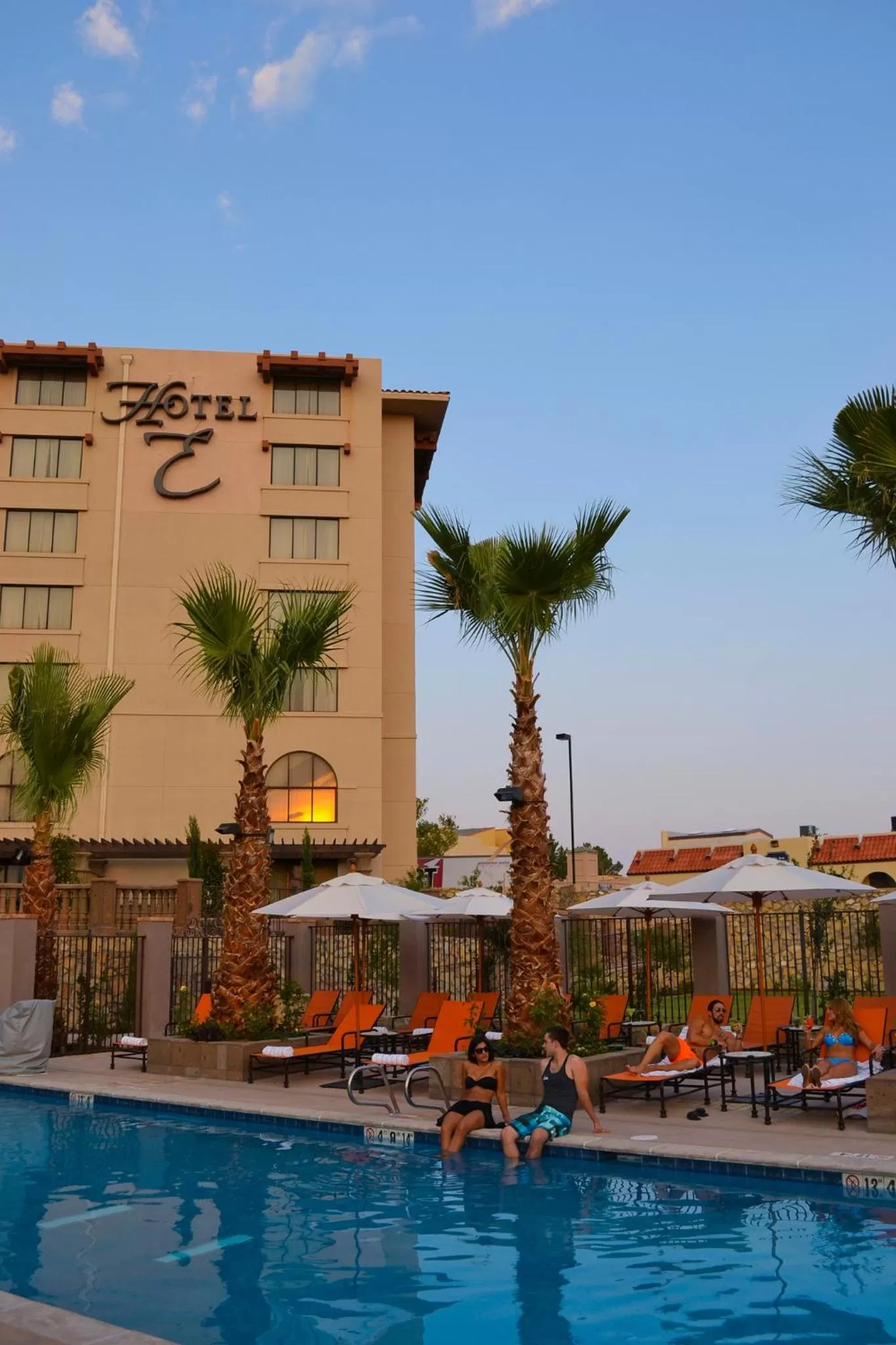 Swimming pool in Hotel Encanto de Las Cruces