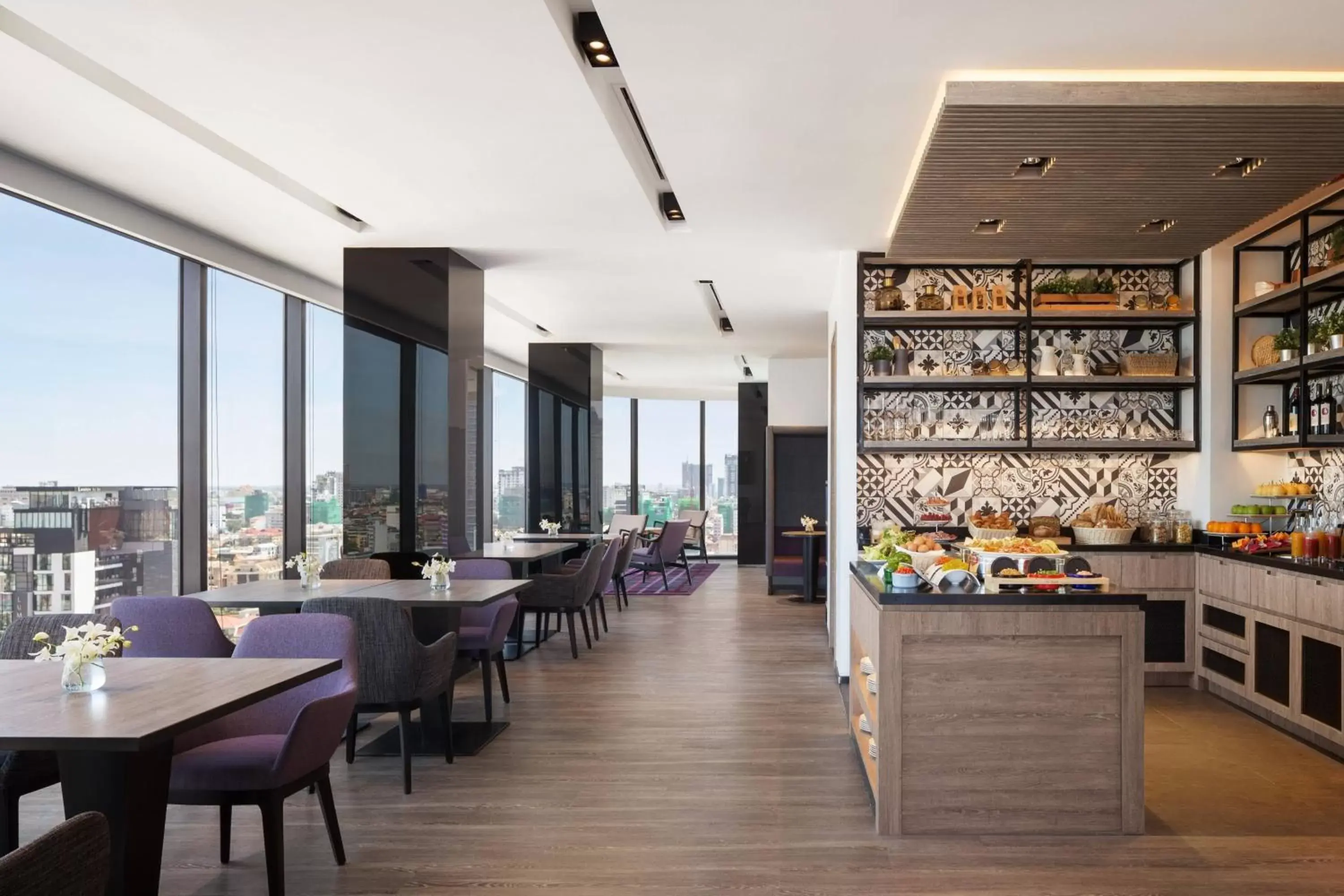Lounge or bar, Restaurant/Places to Eat in Courtyard by Marriott Phnom Penh
