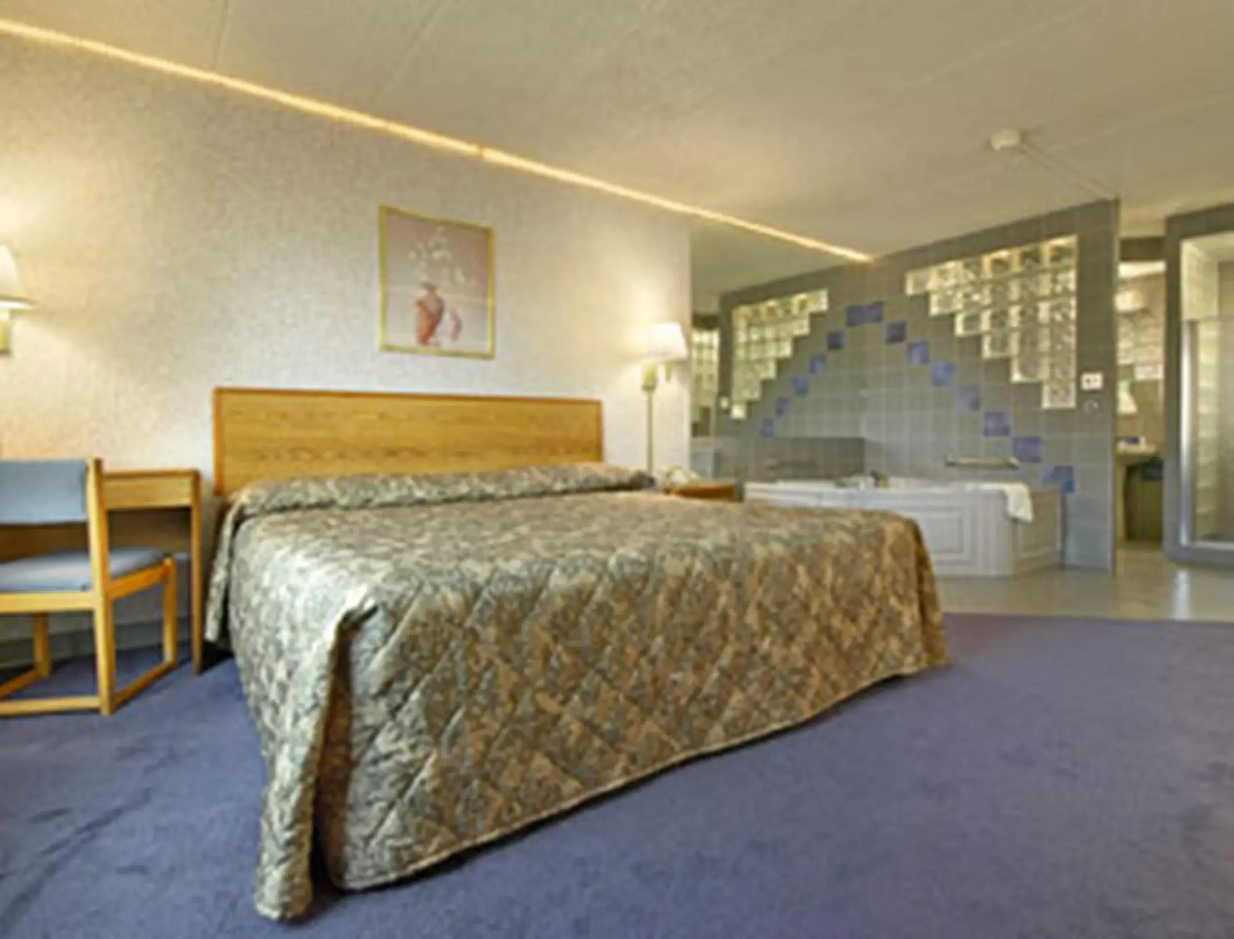 Bedroom, Bed in Rodeway Inn