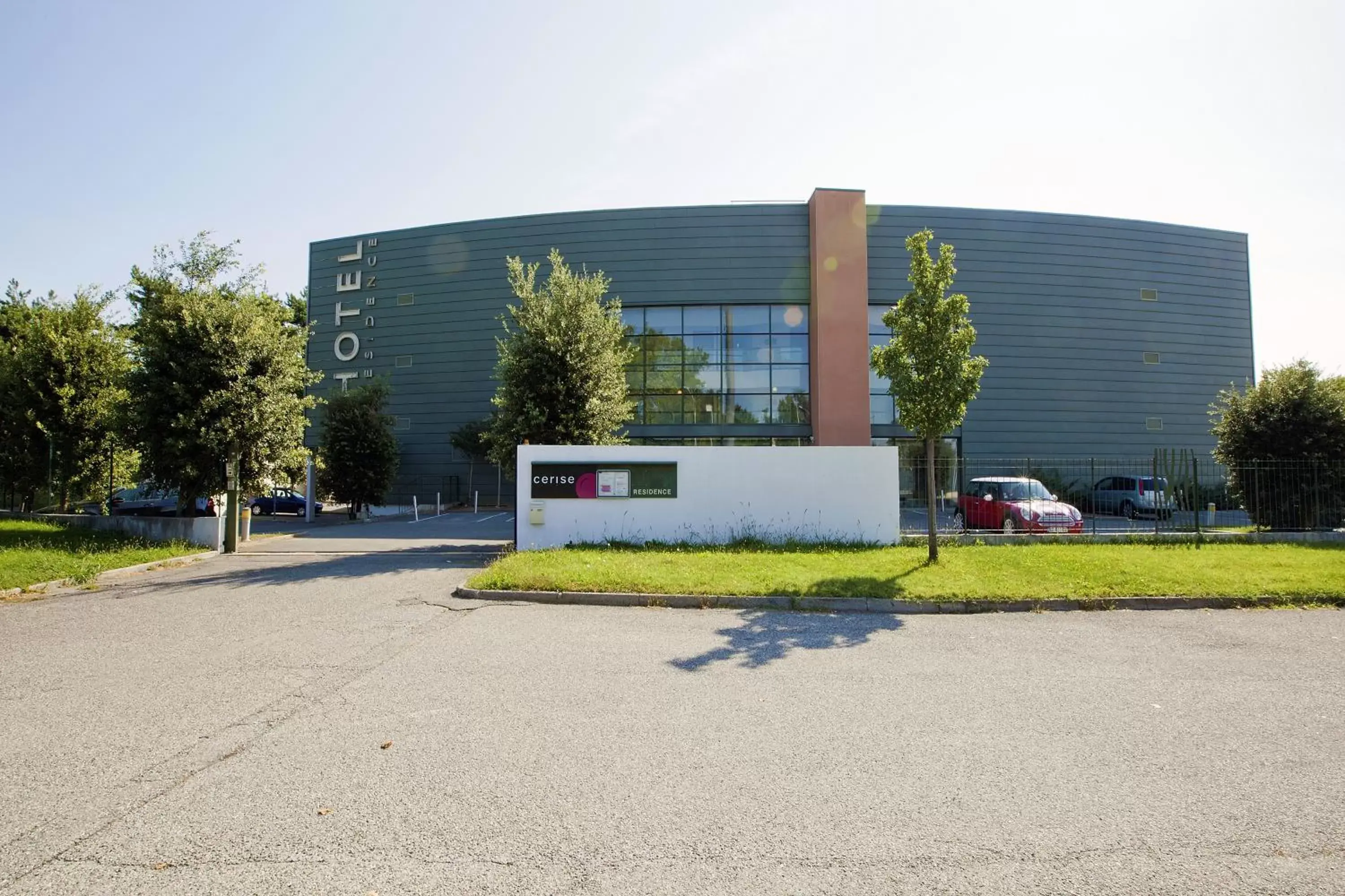 Facade/entrance, Property Building in Cerise Valence