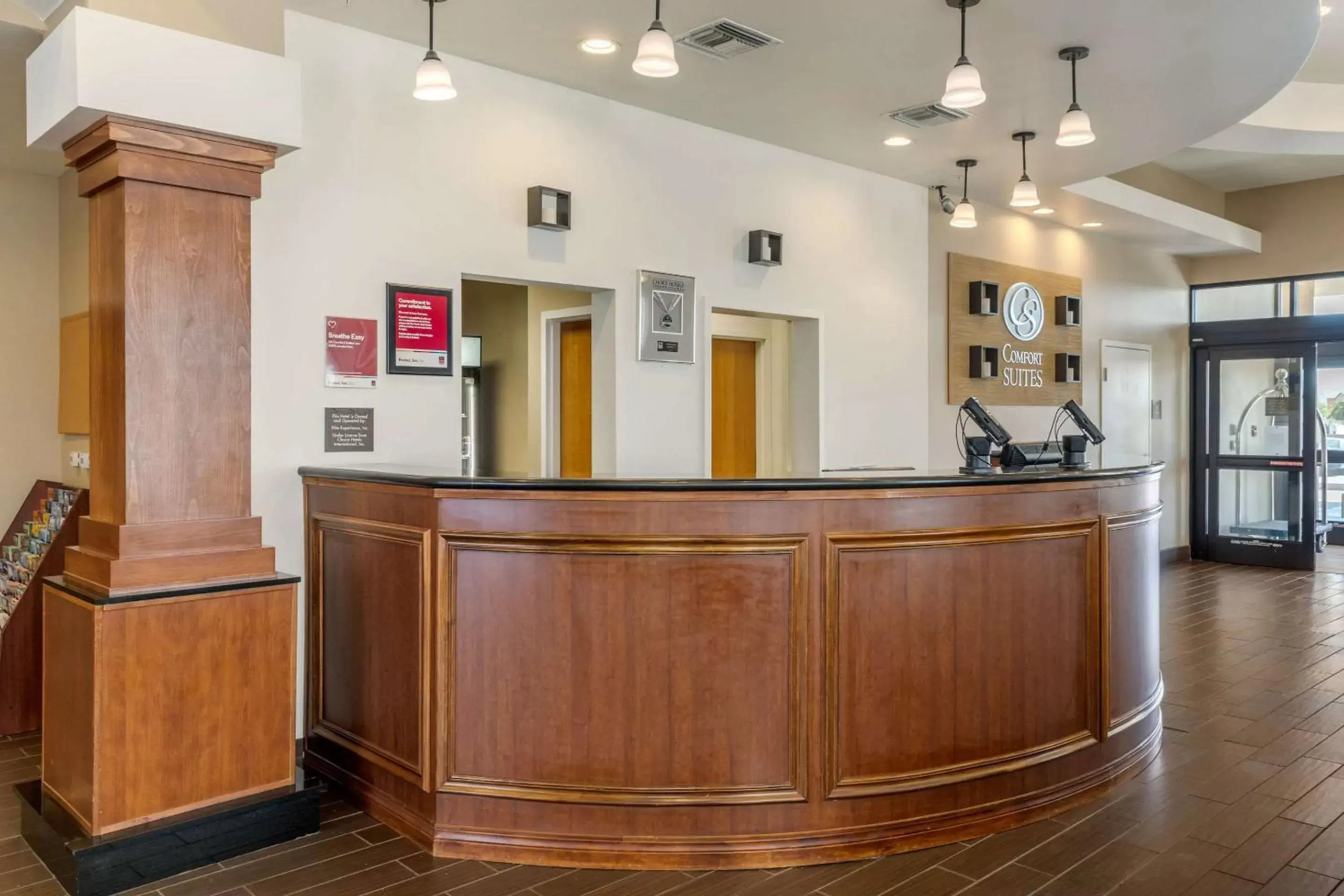 On-site shops, Lobby/Reception in Comfort Suites Barstow near I-15