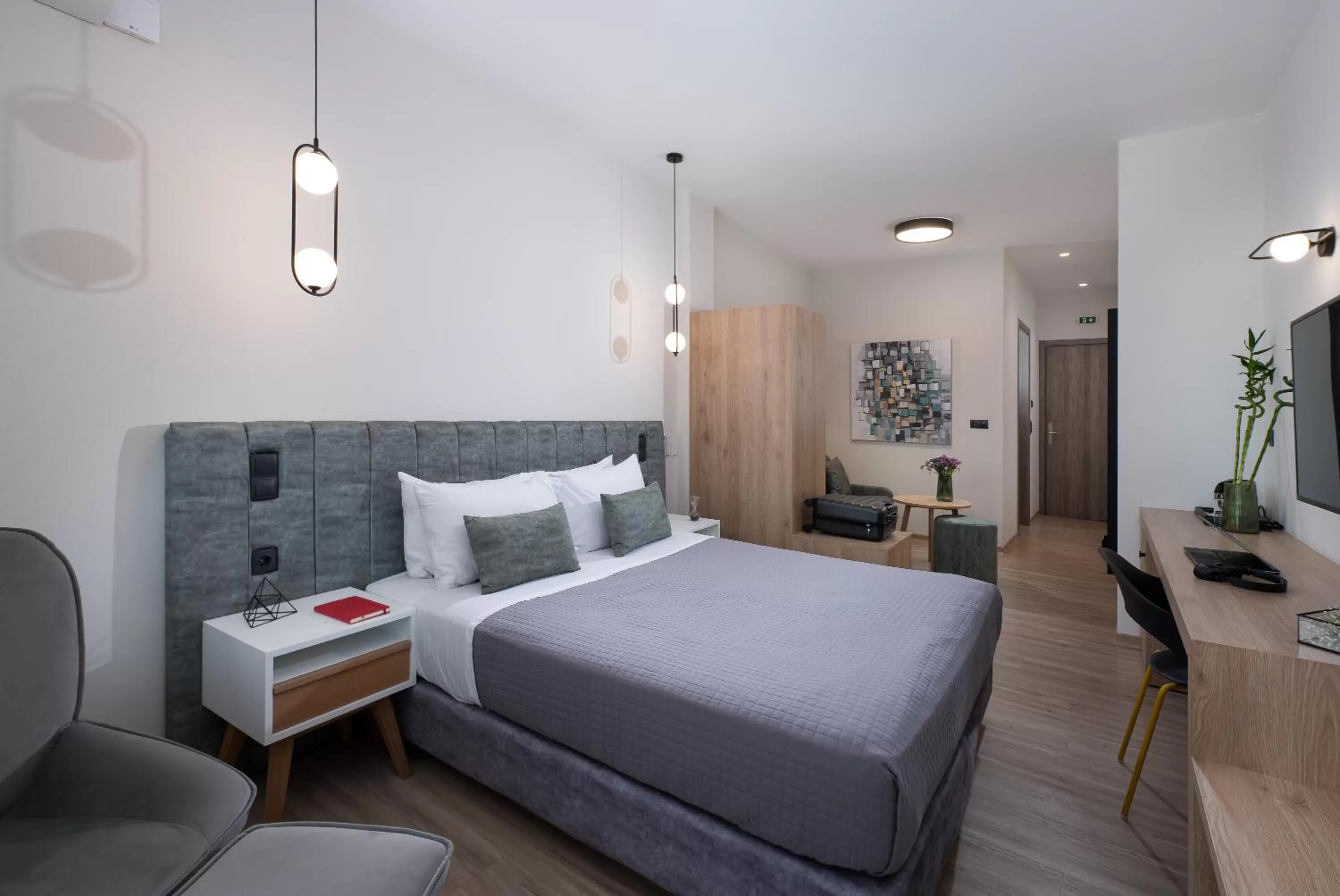 Photo of the whole room, Bed in Enattica Suites