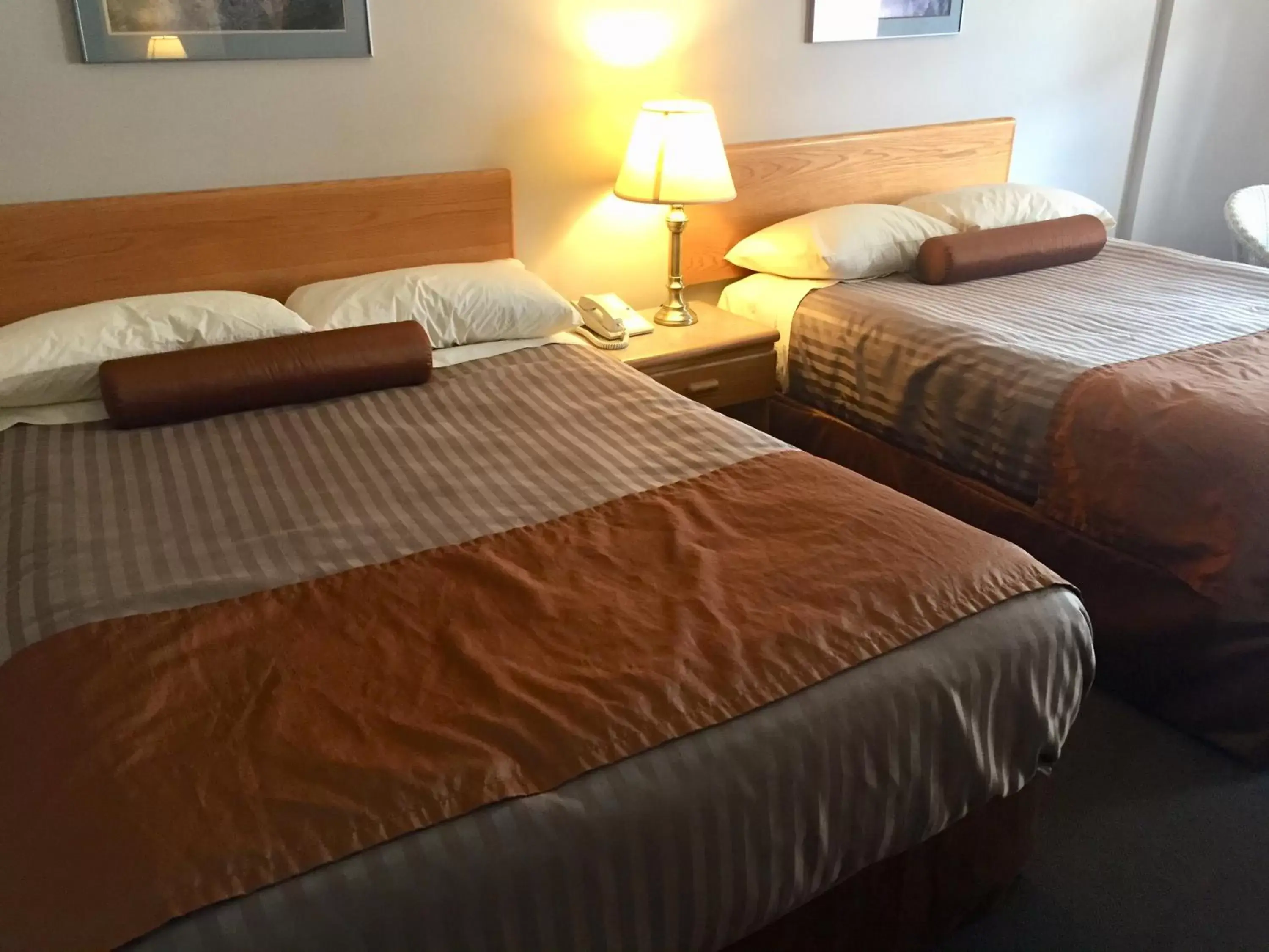 Queen Room with Two Queen Beds in Avalon Inn Queen Room with Two Queen Beds in Avalon Inn