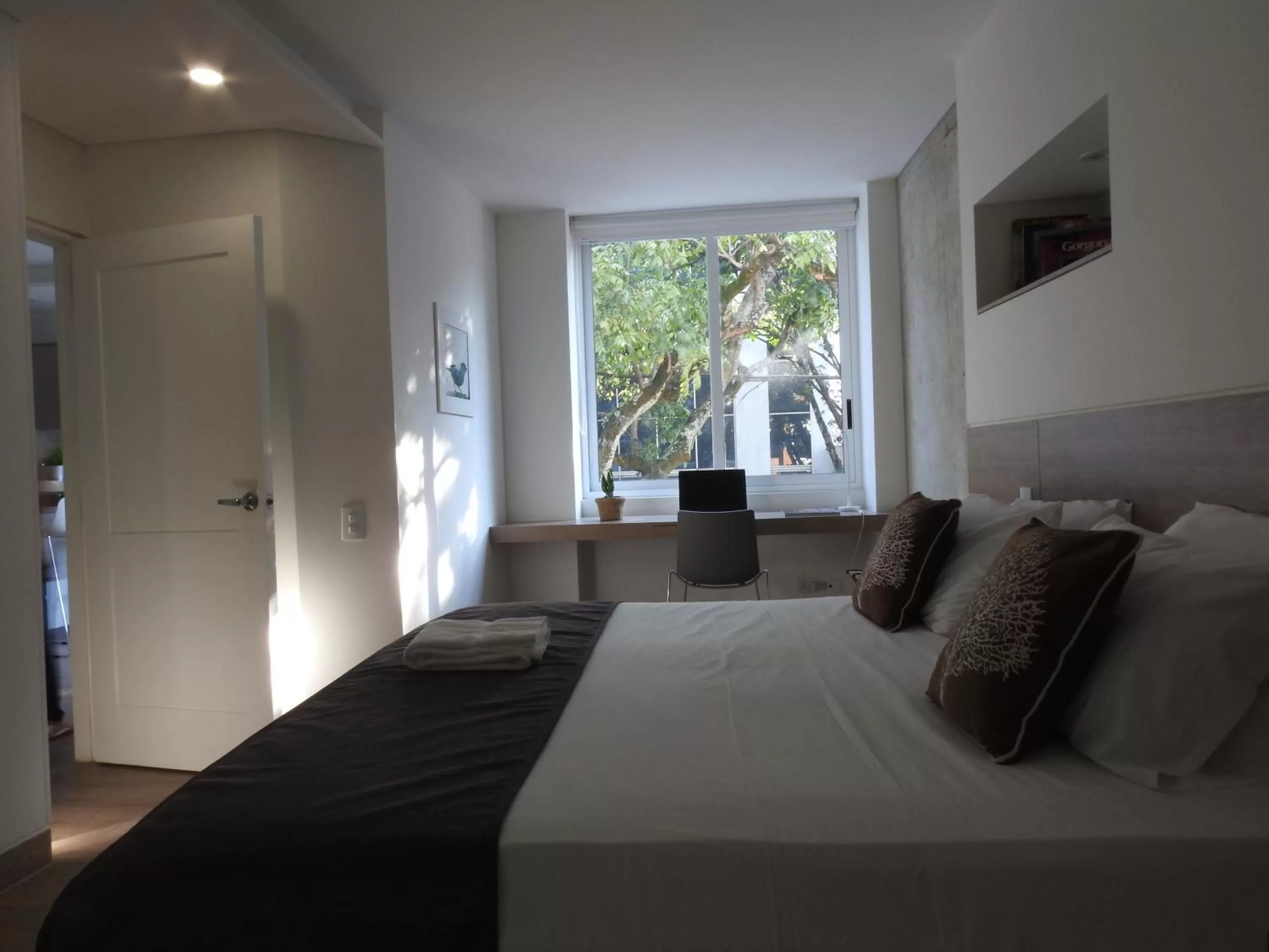 Bedroom, Bed in Park V