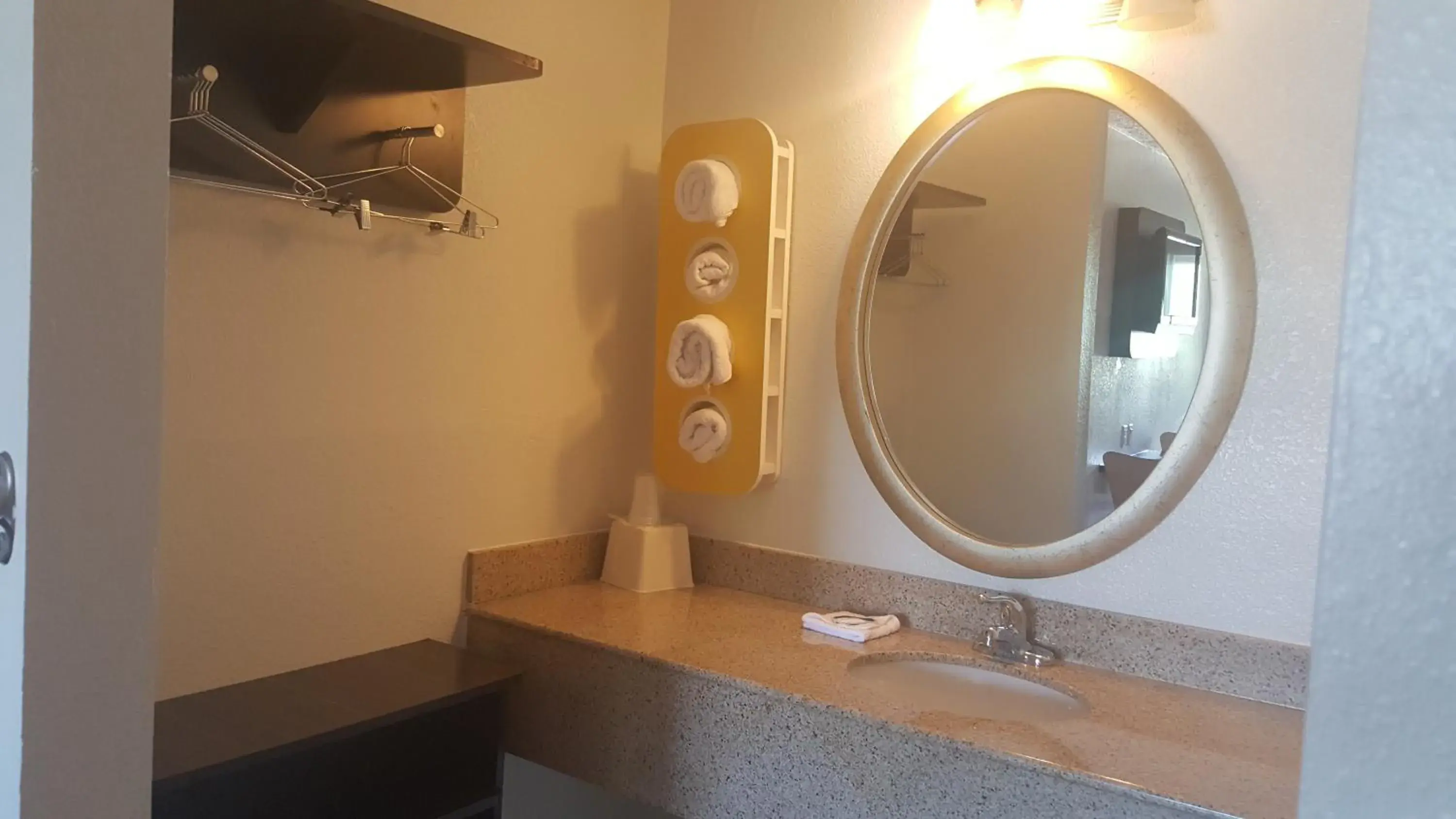 Bathroom, Coffee/Tea Facilities in Motel 6-Columbus, OH - OSU