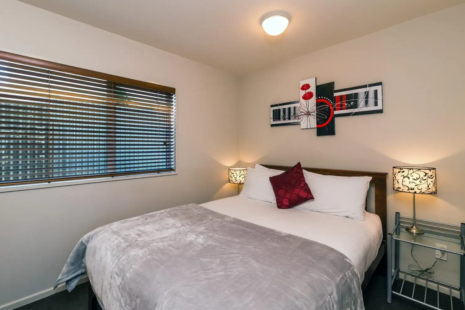 Bed in Twin Peaks Lakeside Inn