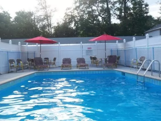 Swimming Pool in Northside Motel - Williamstown