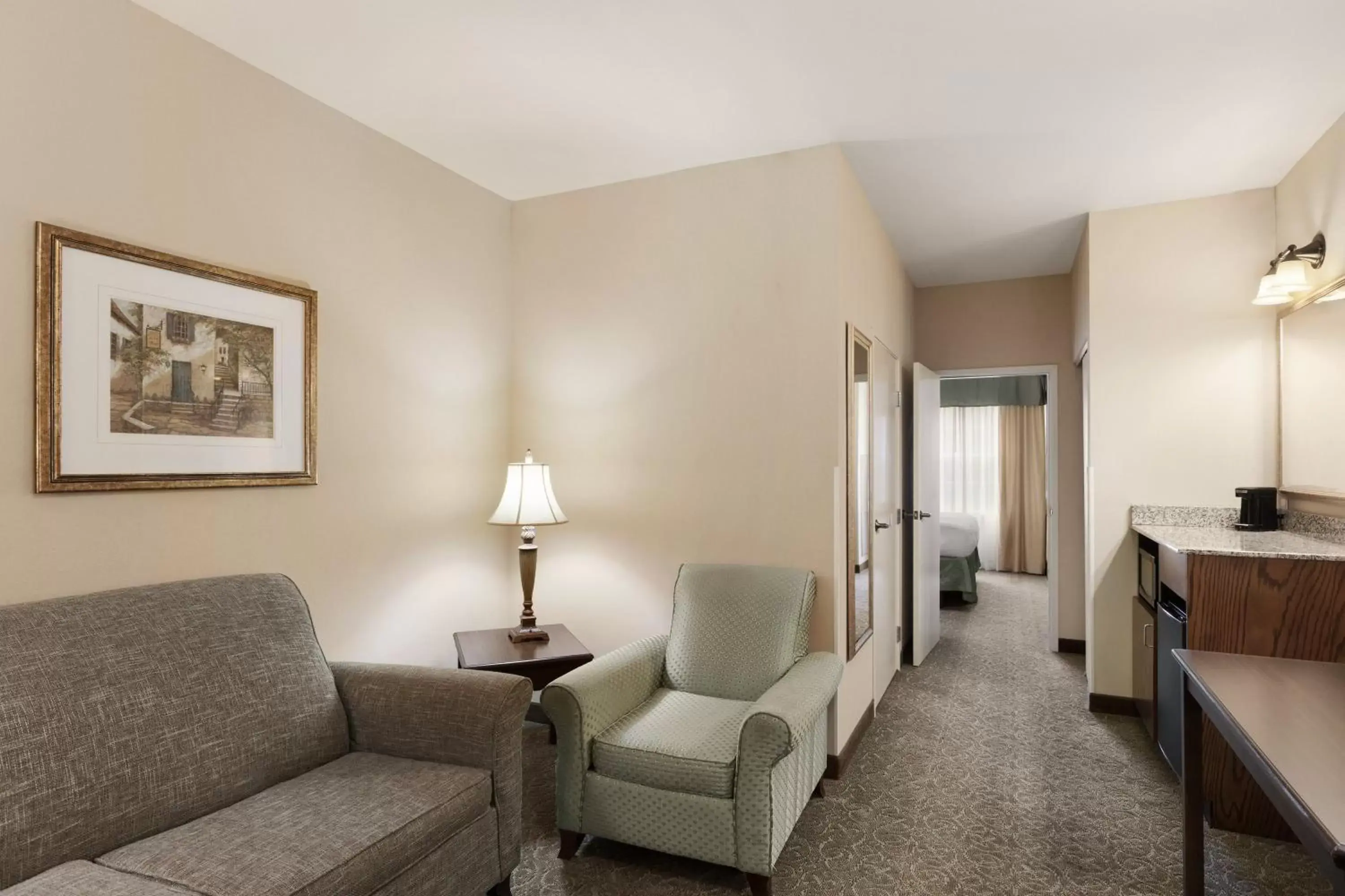 Living room, Seating Area in Country Inn & Suites by Radisson Asheville West