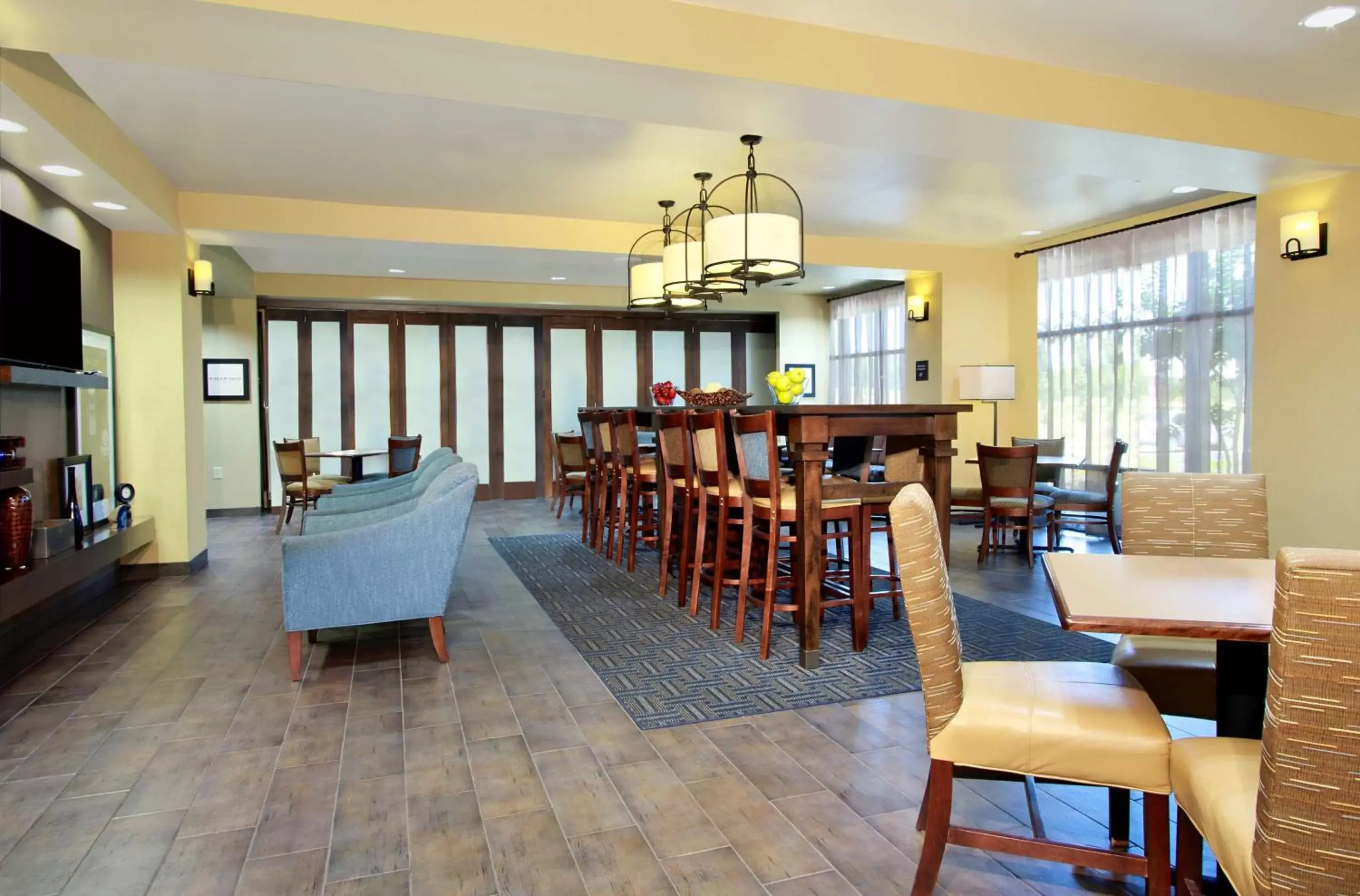 Lobby or reception, Restaurant/Places to Eat in Hampton Inn Winfield