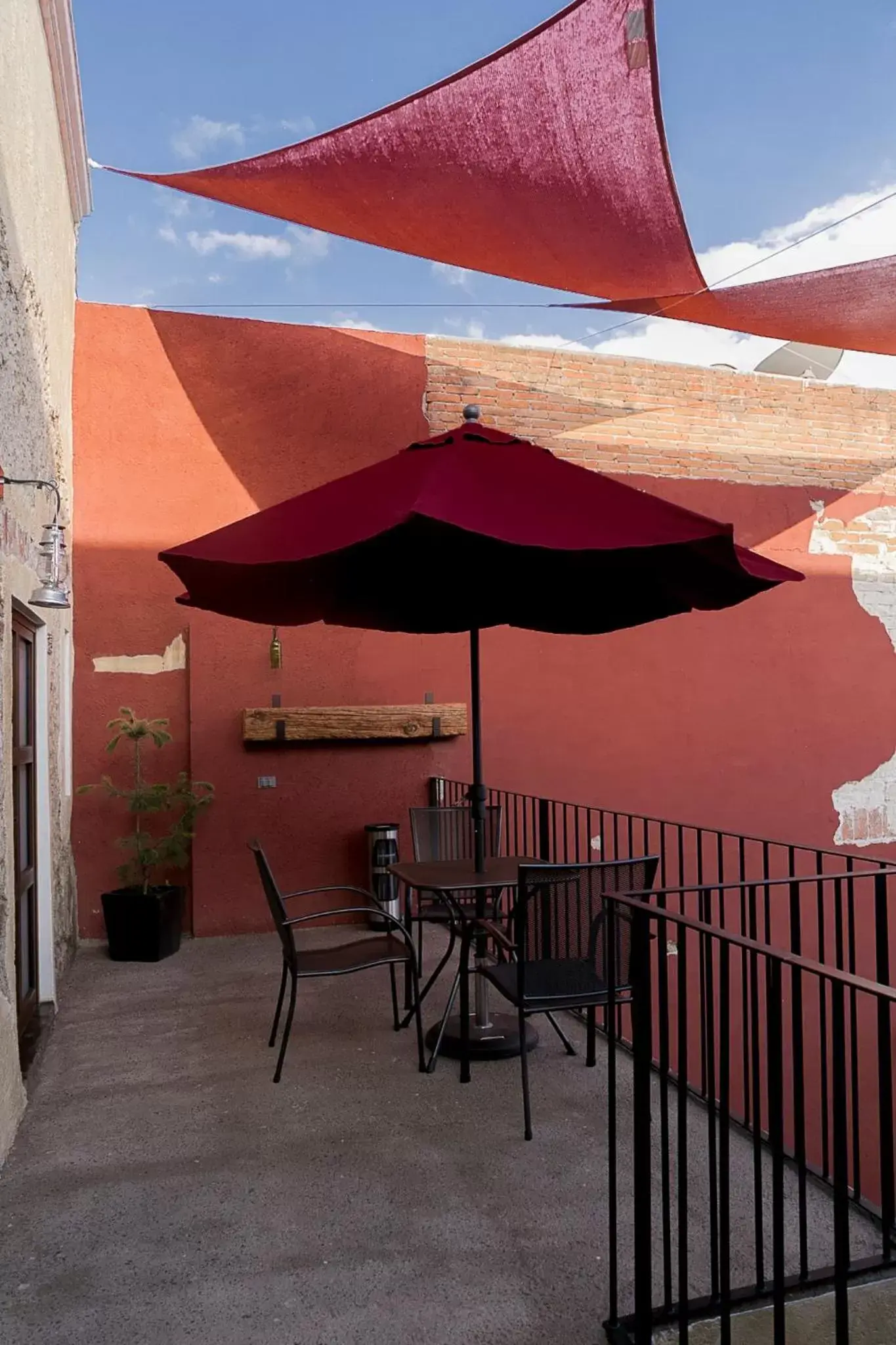 Balcony/Terrace in Hotel el Descanso Barrio del Artista