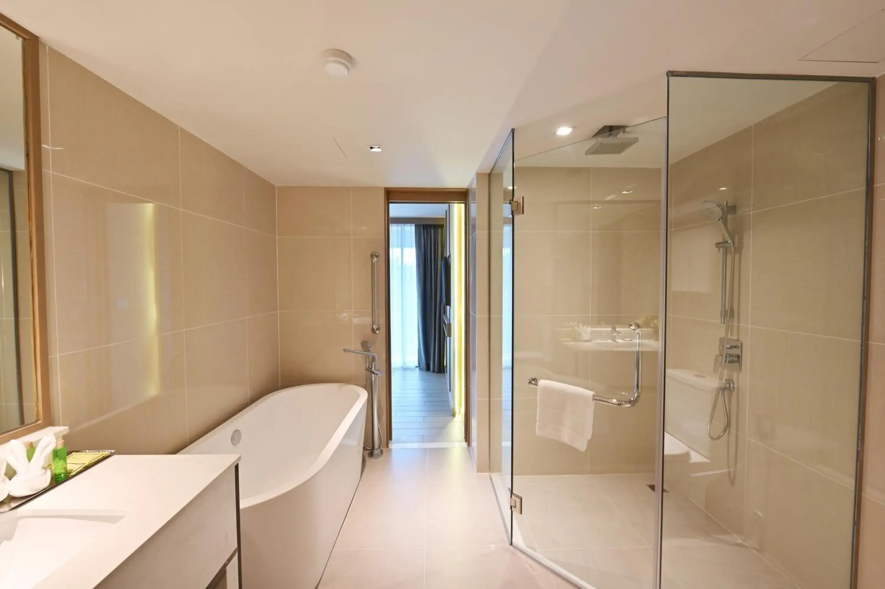 Shower, Bathroom in M Pattaya Hotel - SHA Extra Plus