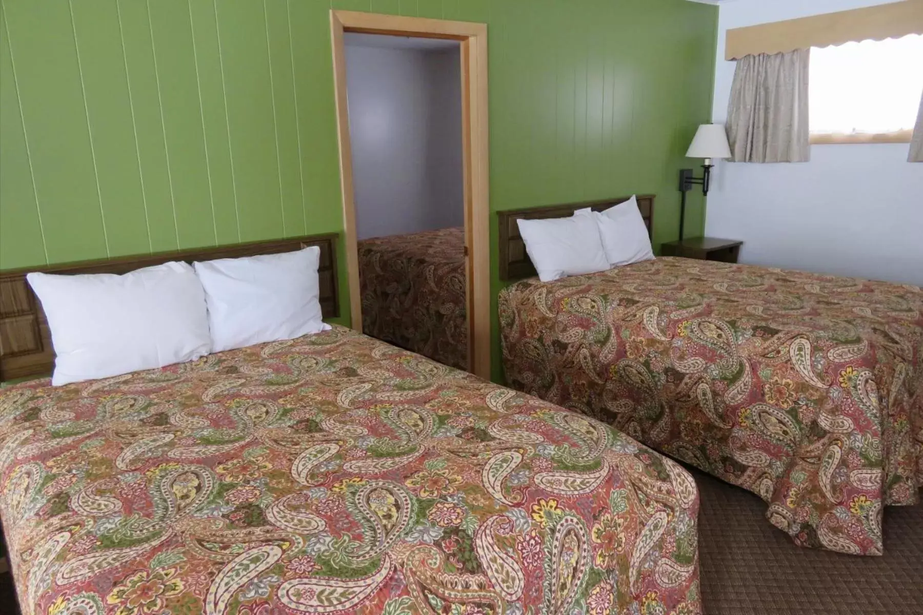 Bed in Cedars Motel