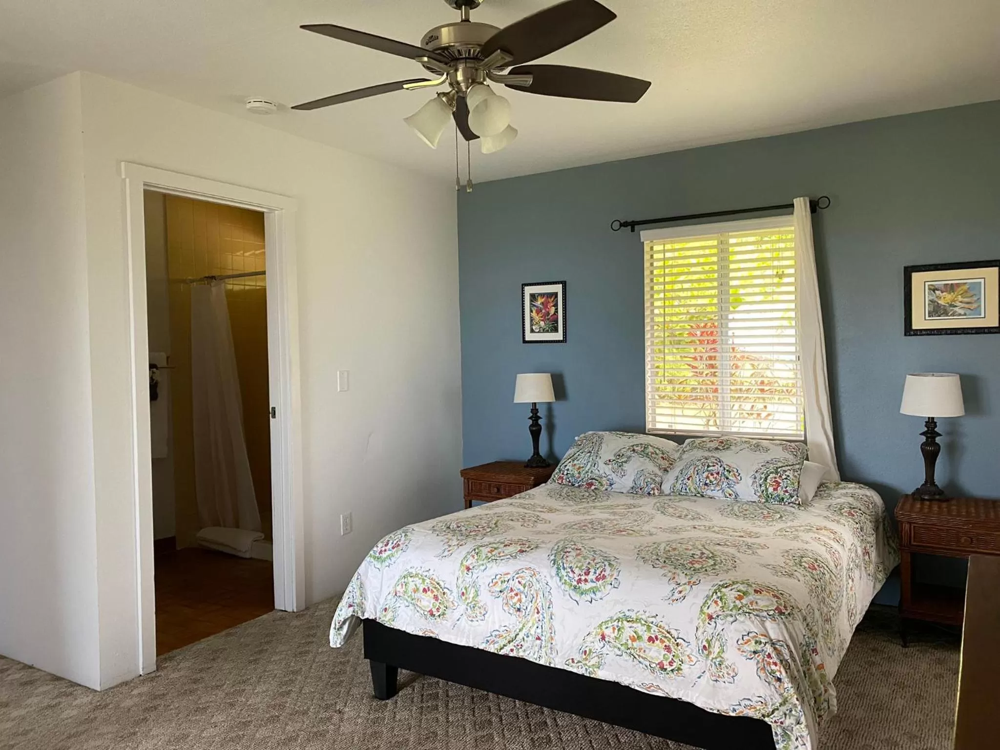 Bed in Kona Bayview Inn