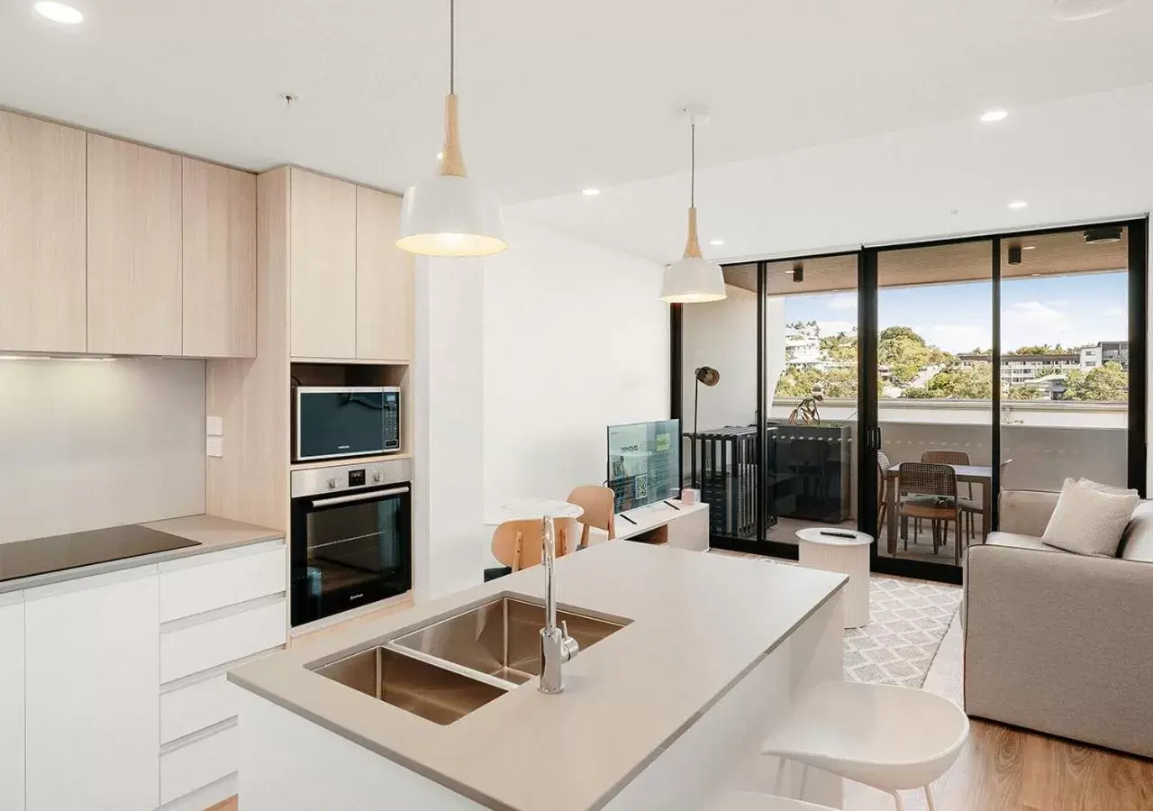 TV and multimedia, Kitchen/Kitchenette in Rambla at Perry House