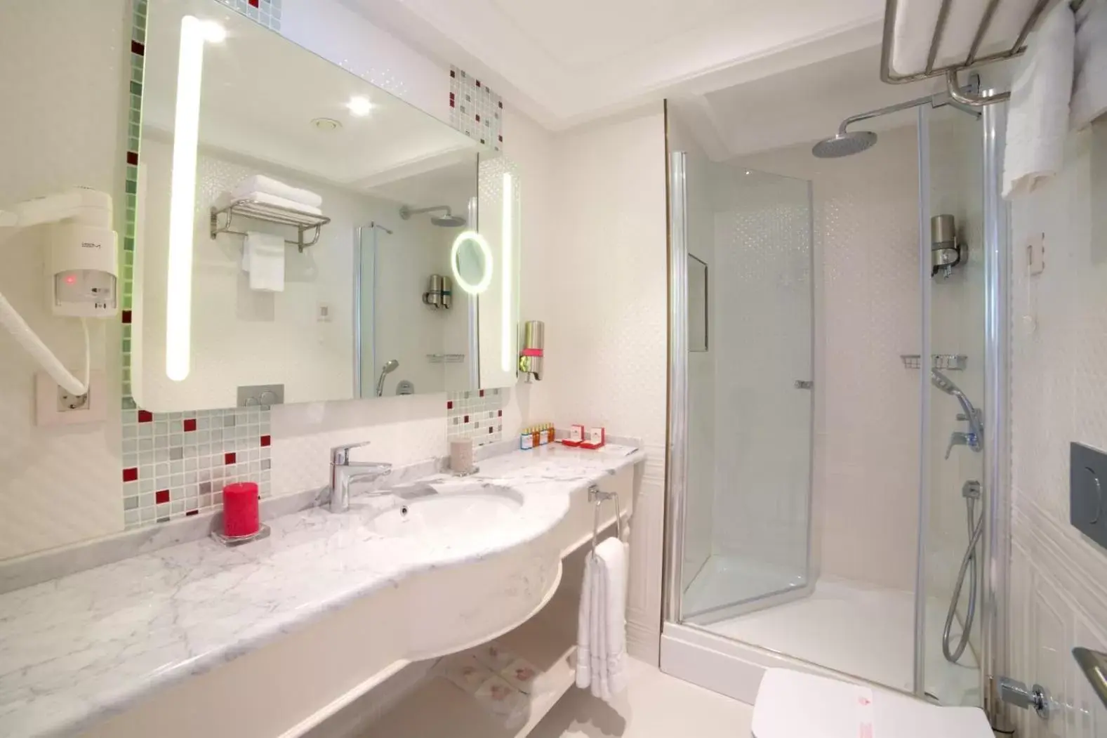 Shower, Bathroom in Yılsam Sultanahmet Hotel
