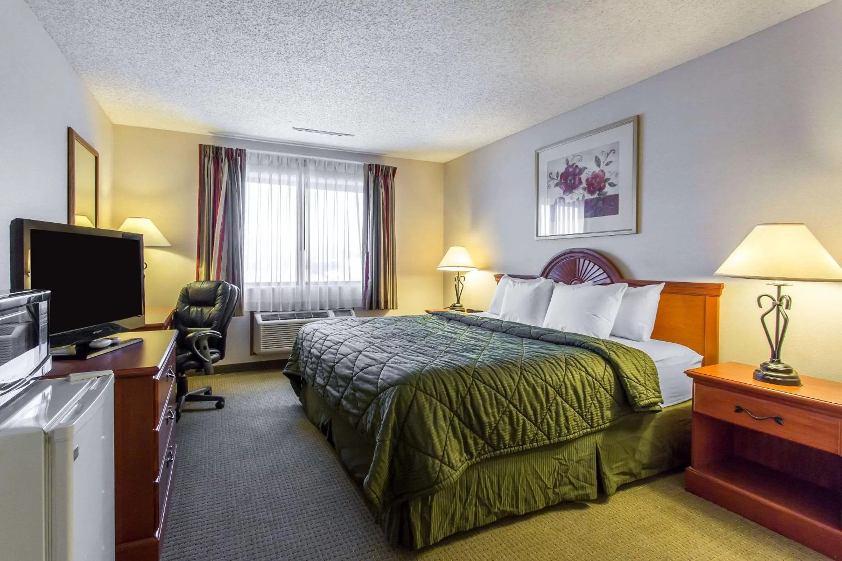 Photo of the whole room, Bed in Quality Inn Delta Gateway to Rocky Mountains