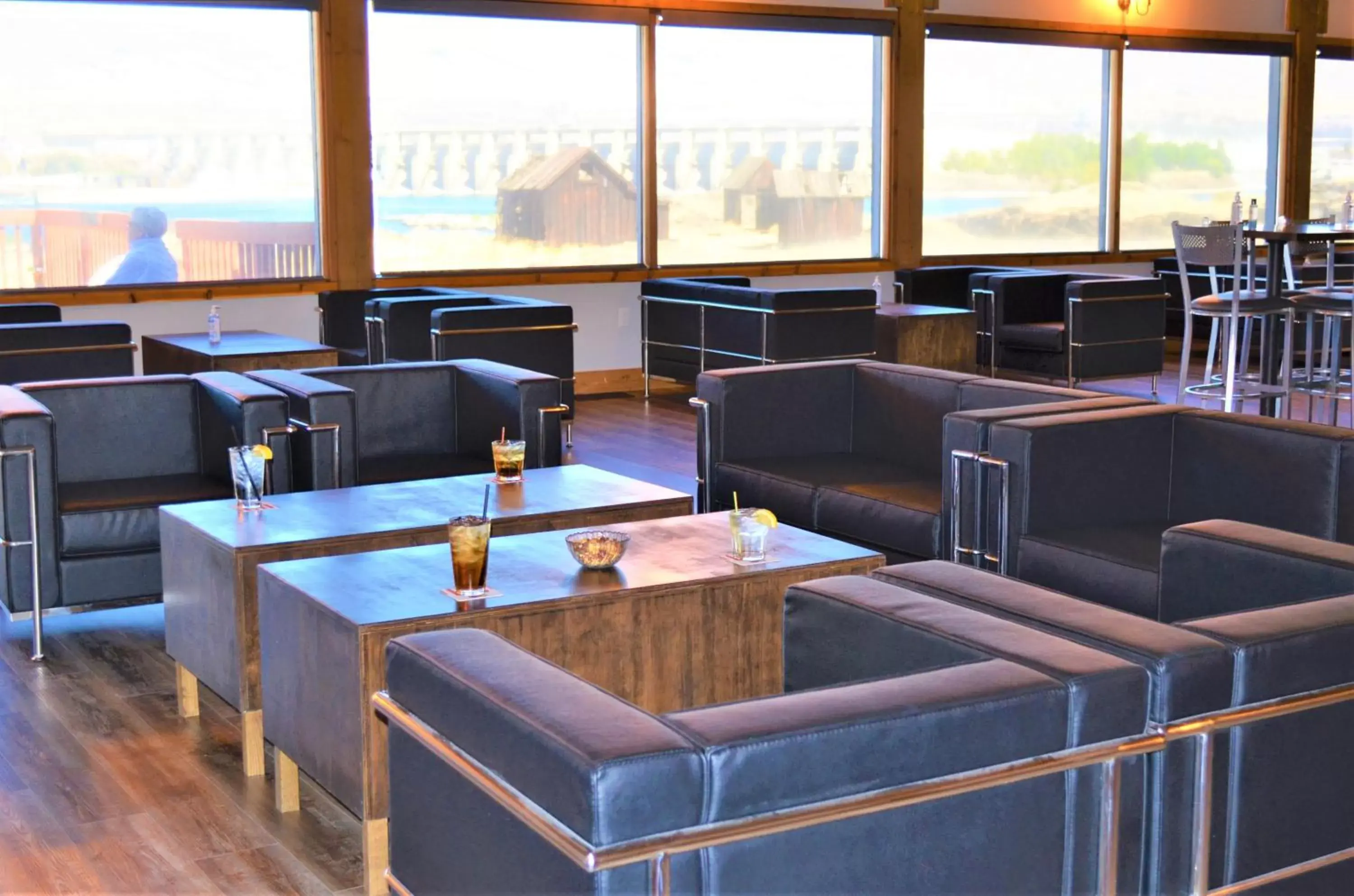 Restaurant/Places to Eat in Shilo Inns Suites The Dalles Restaurant/Places to Eat in Shilo Inns Suites The Dalles
