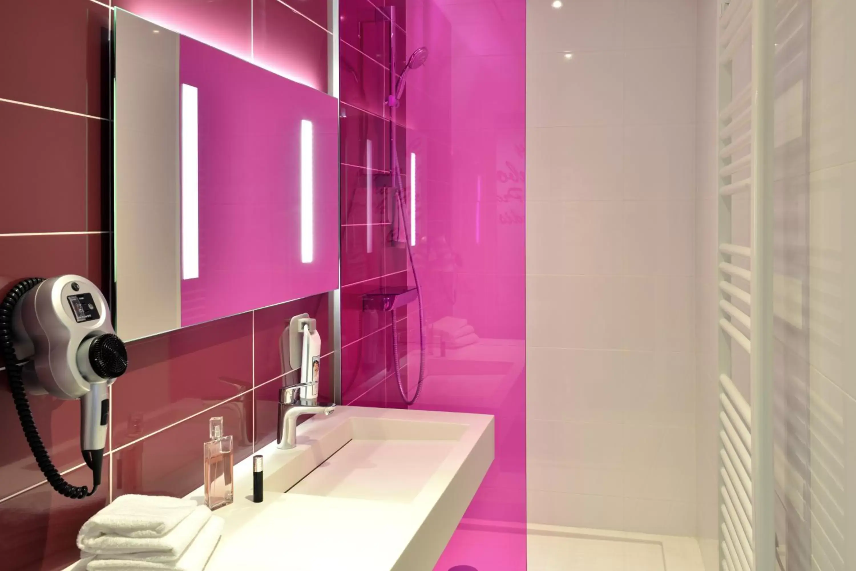 Bathroom in ibis Styles Montelimar Centre