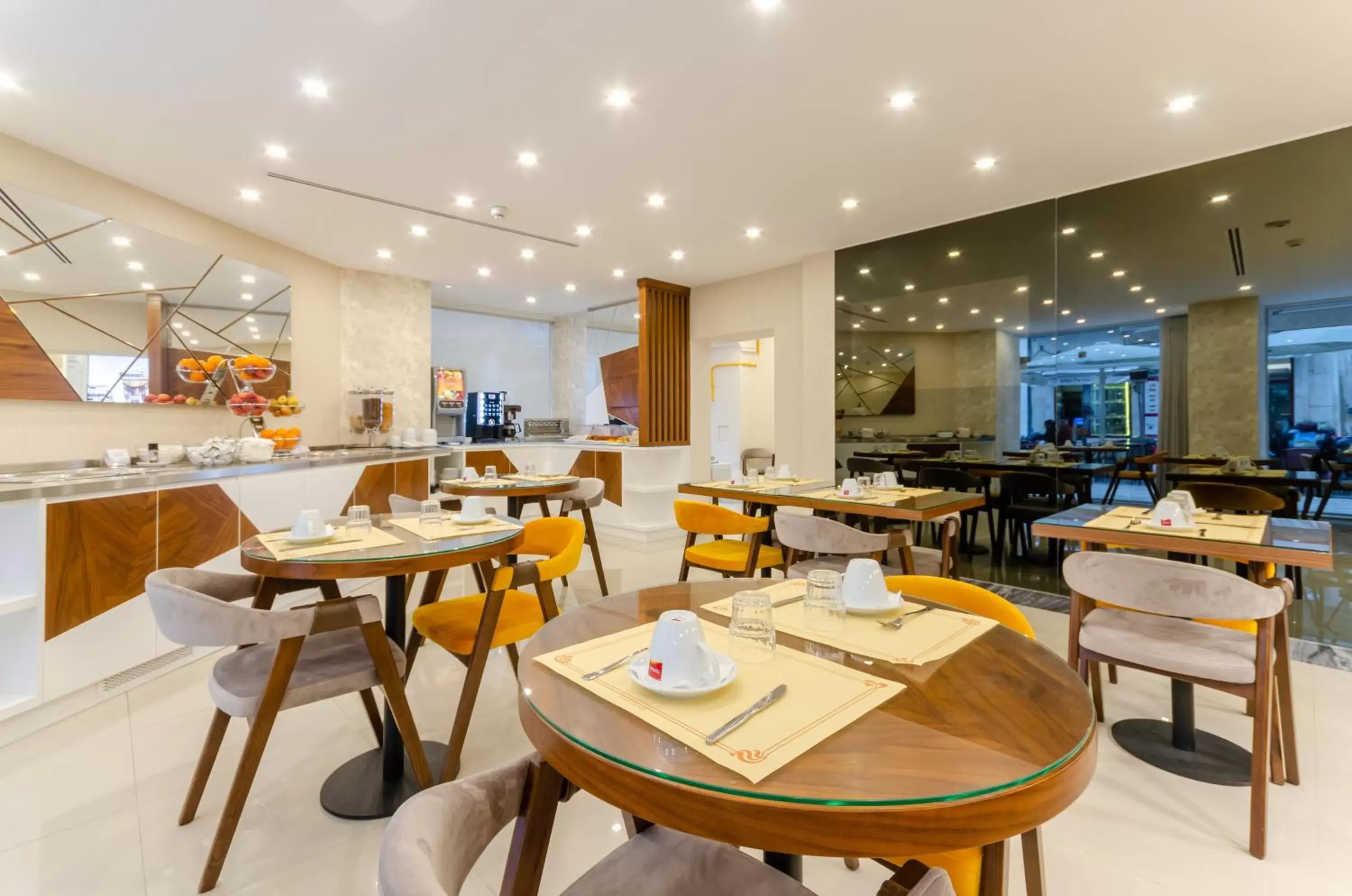 Food, Restaurant/Places to Eat in Hotel Duas Nações