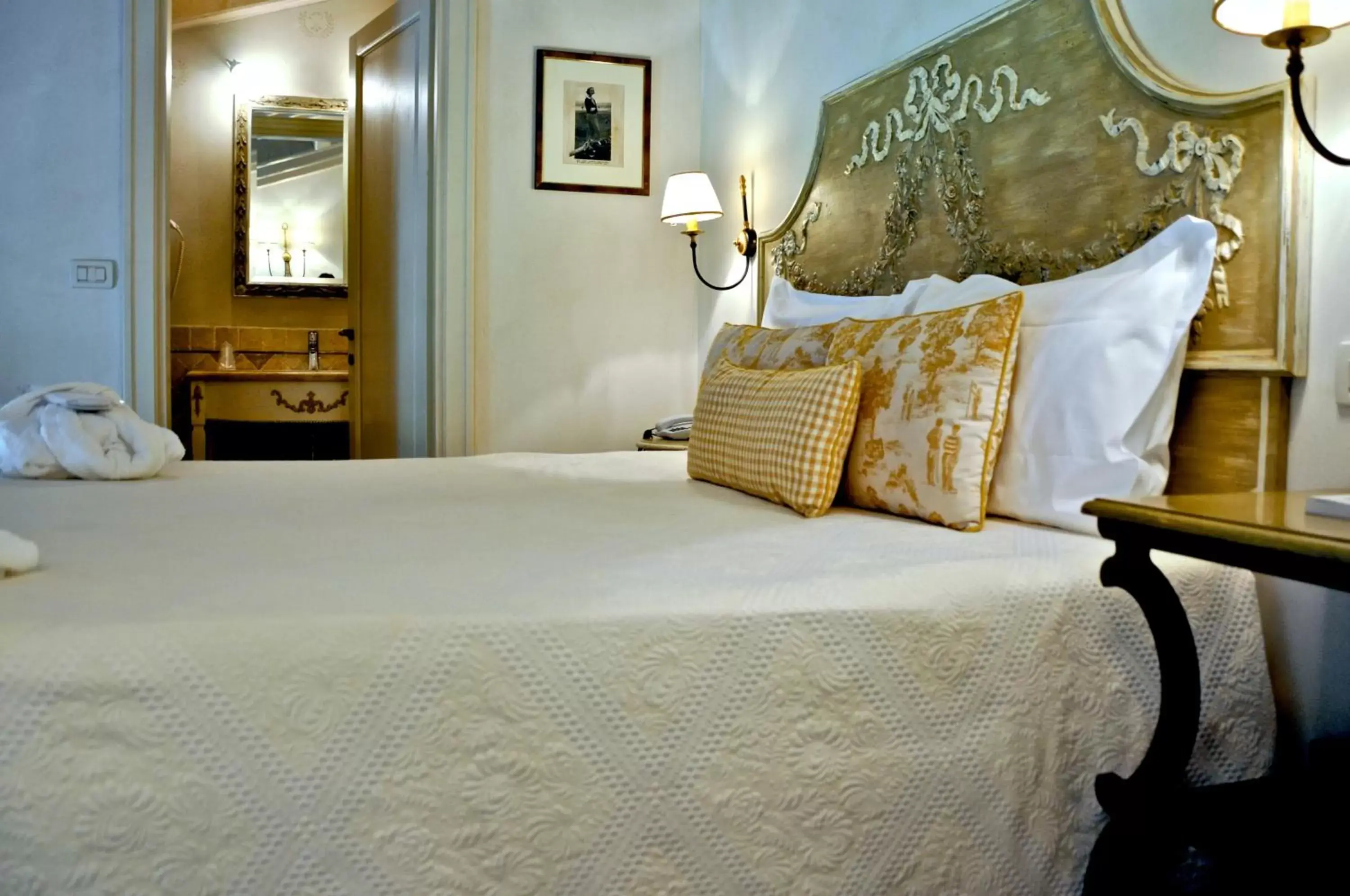Decorative detail, Bed in Chervò Golf Hotel Spa, Resort & Apartment San Vigilio