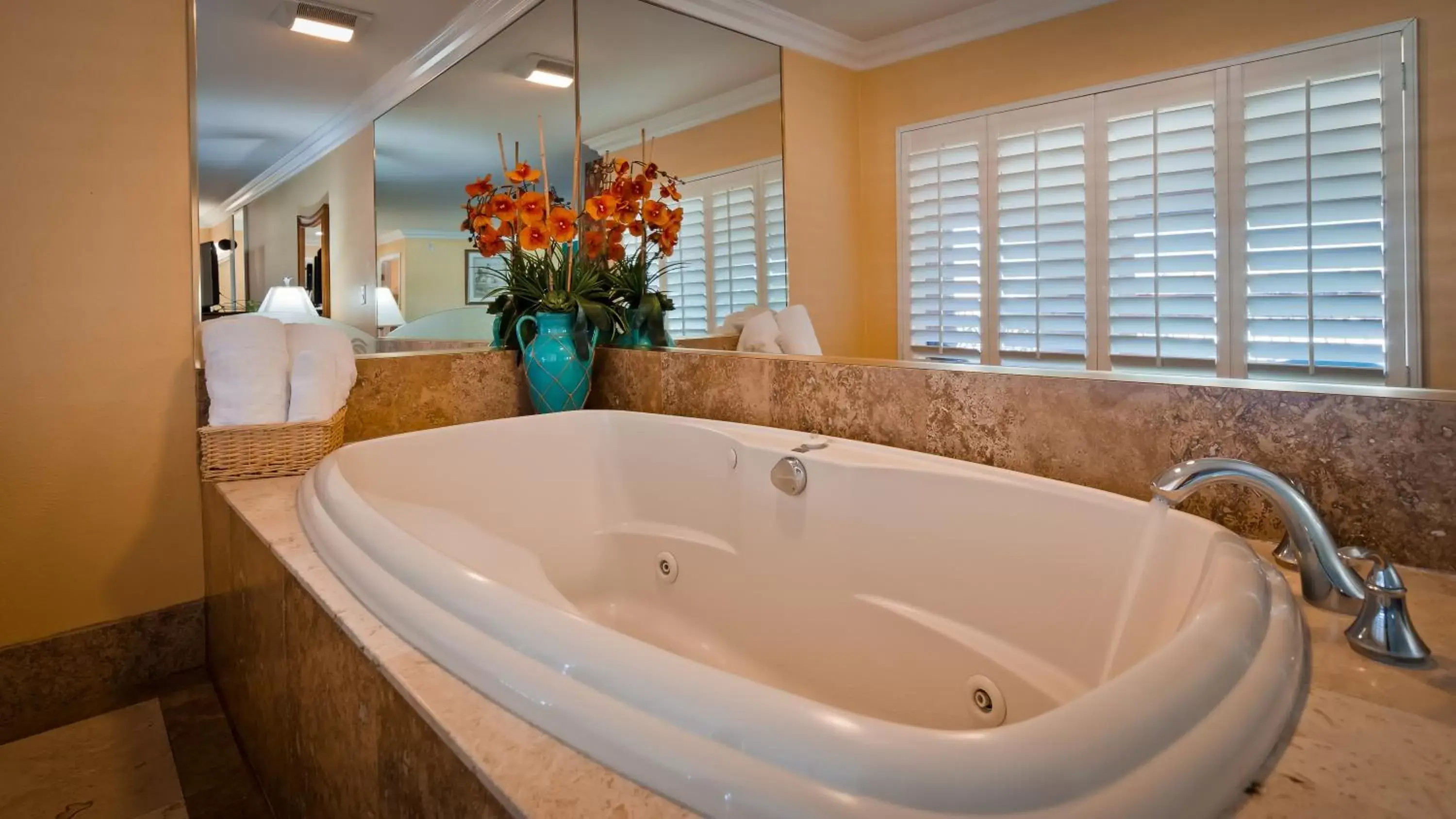 Bathroom in Best Western - Harbour Inn & Suites