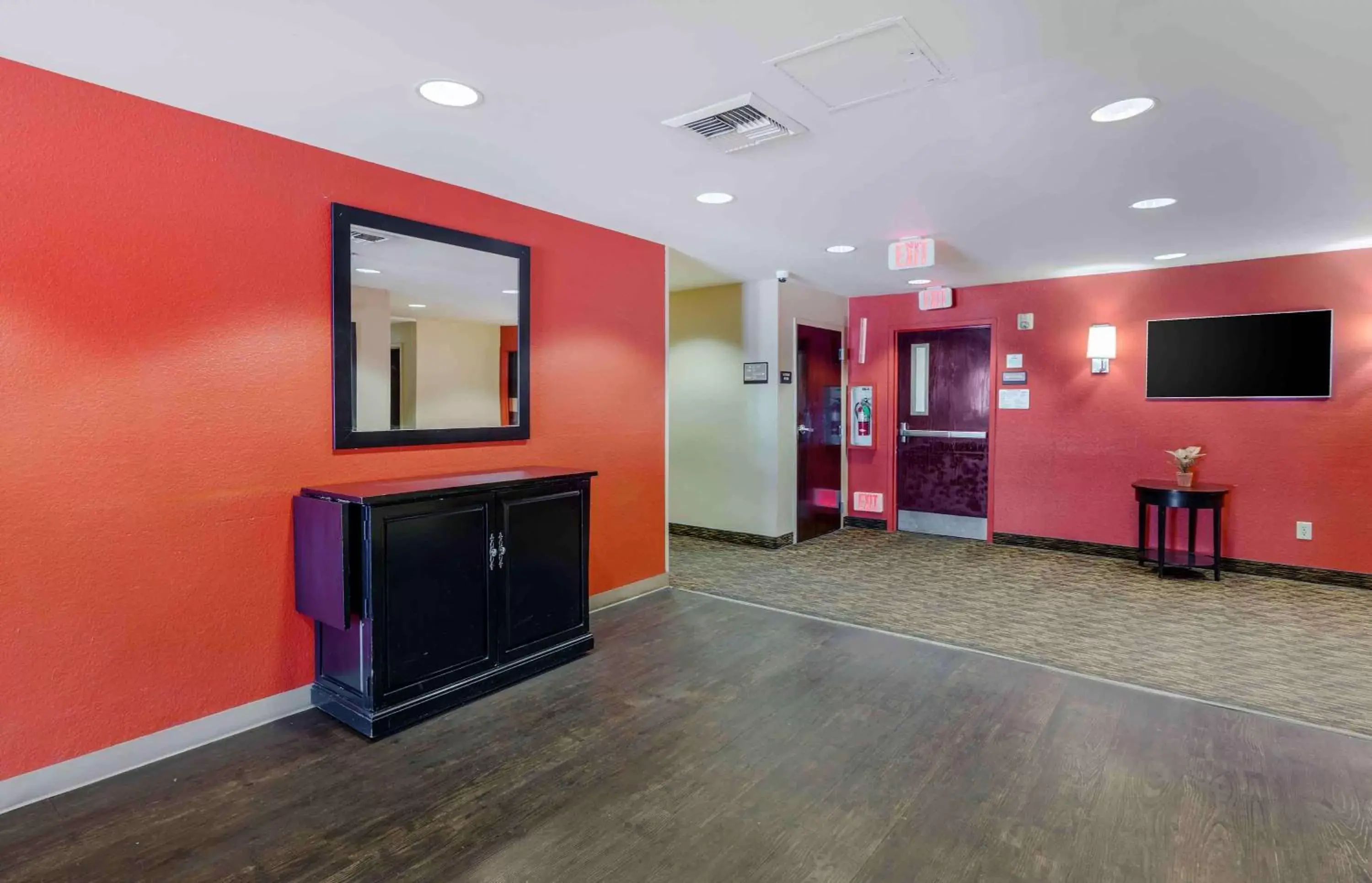 Lobby or reception, TV/Entertainment Center in Extended Stay America Suites - Los Angeles - Arcadia