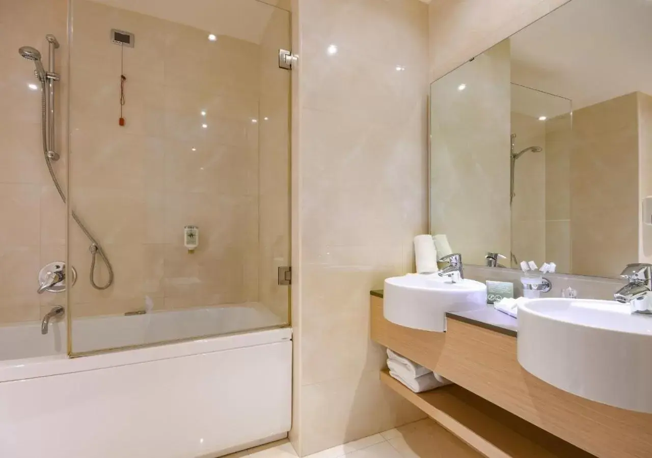 Shower, Bathroom in TH Lazise - Hotel Parchi Del Garda