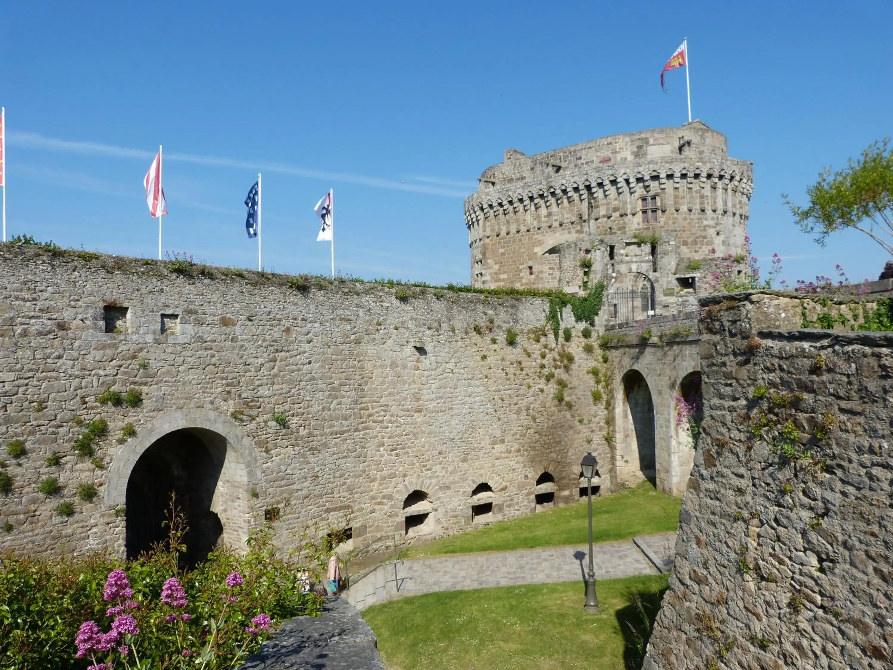 Nearby landmark in Hôtel du Château Dinan - Originals Boutique