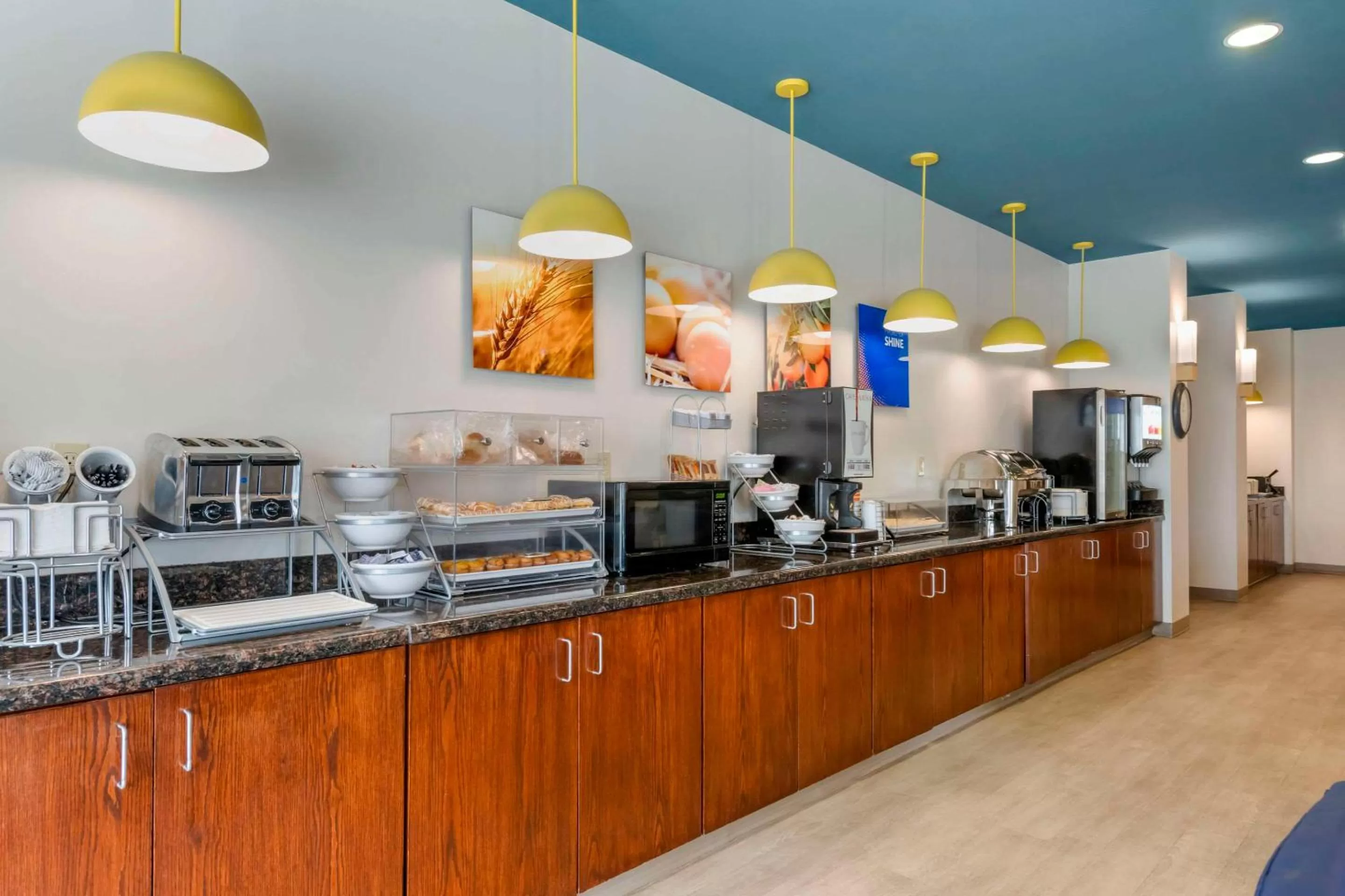 Breakfast in Comfort Suites Conference Center Rapid City