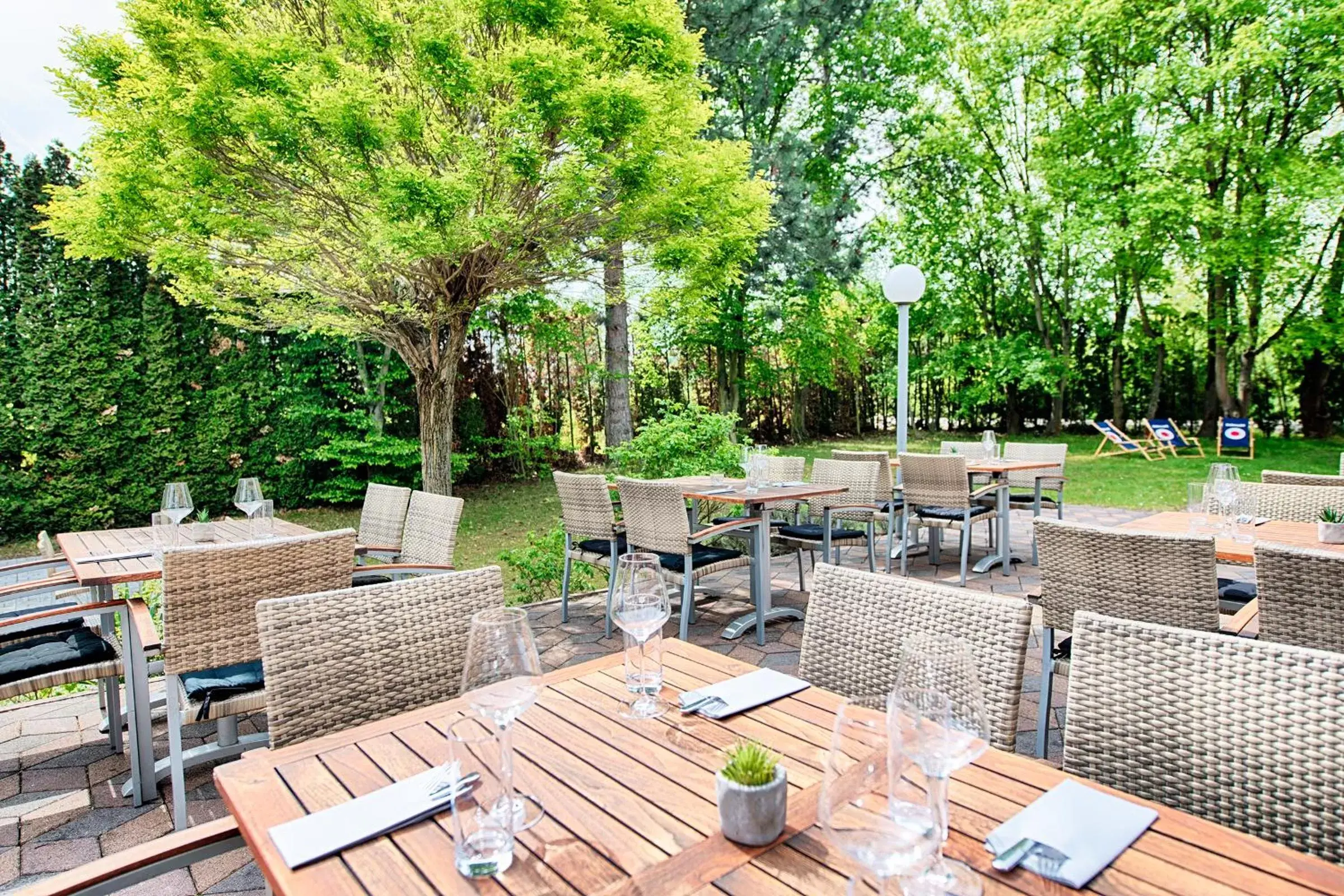 Patio, Restaurant/Places to Eat in Select Hotel Mainz